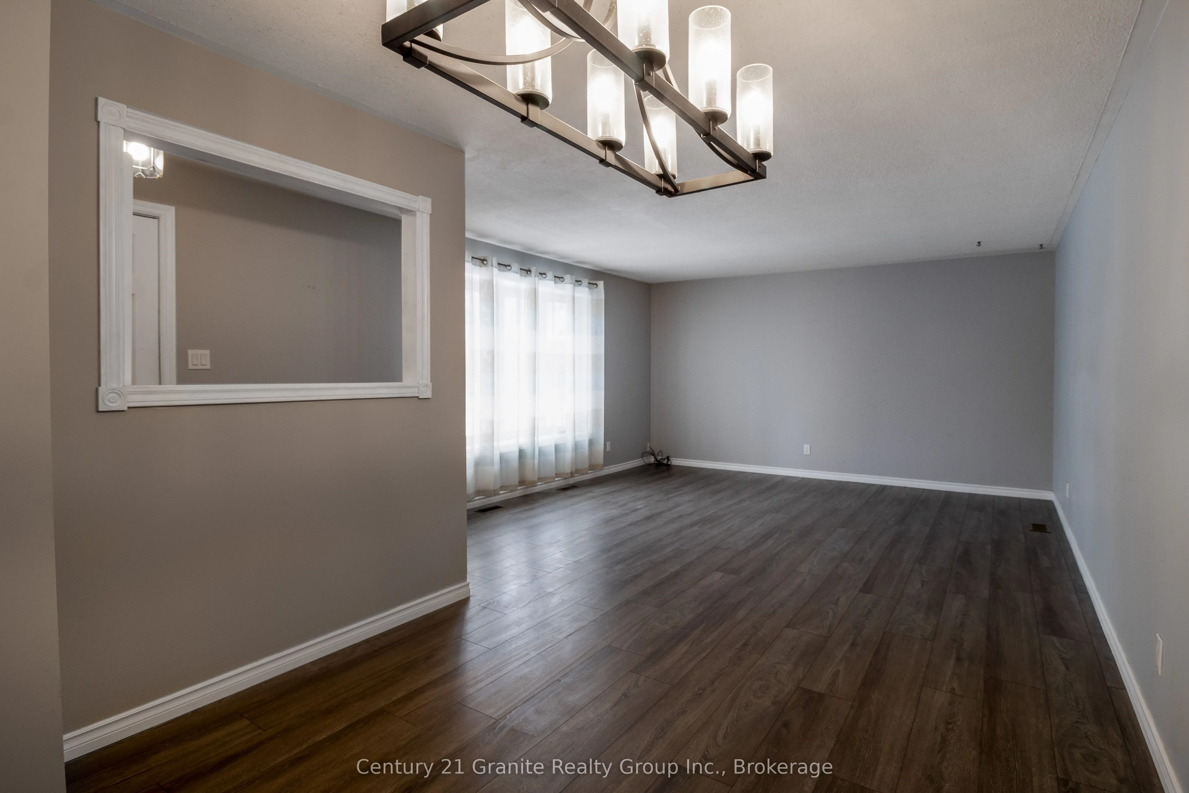 55 Wellington Street E