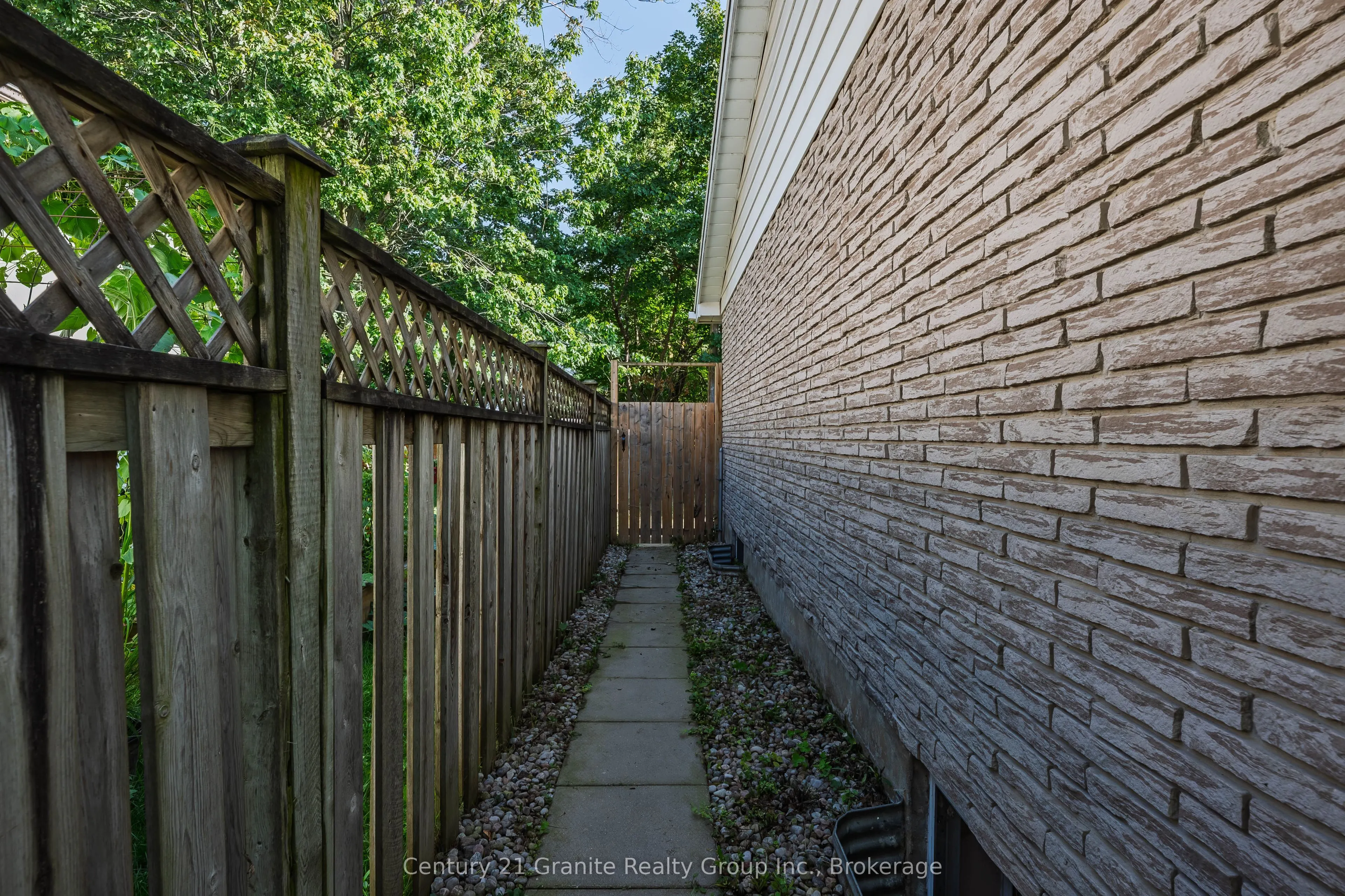 55 Wellington Street E