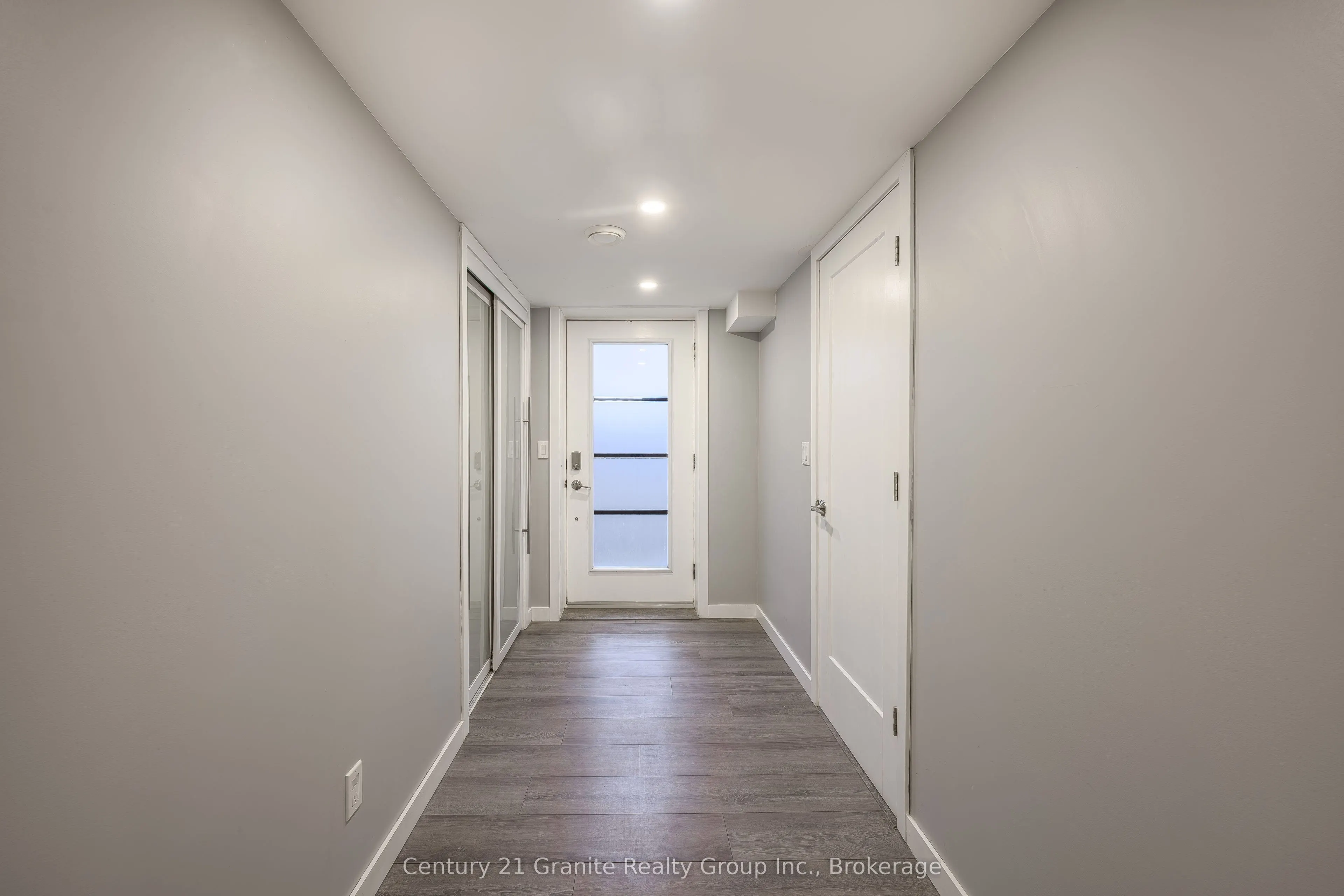 55 Wellington Street E