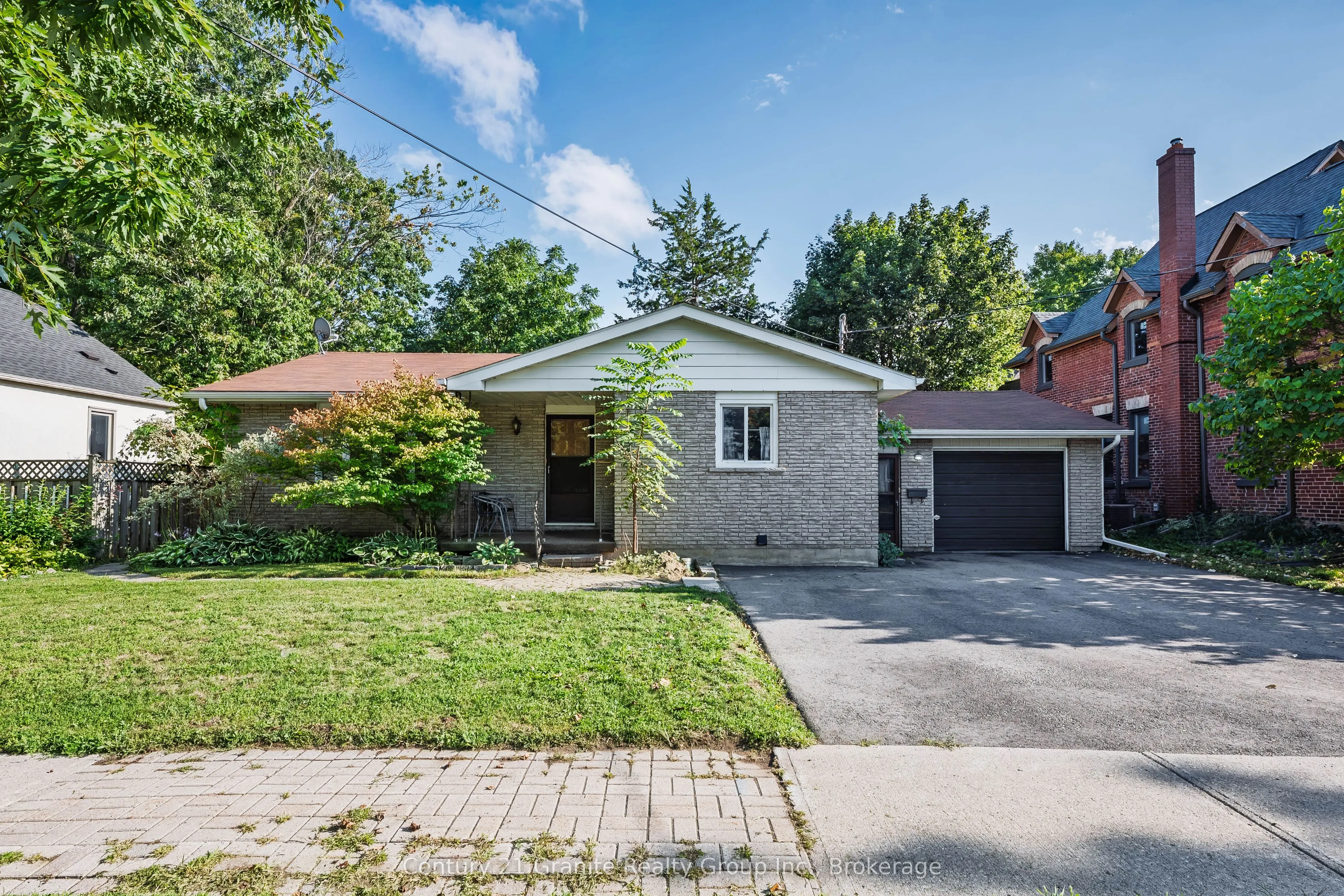 55 Wellington Street E