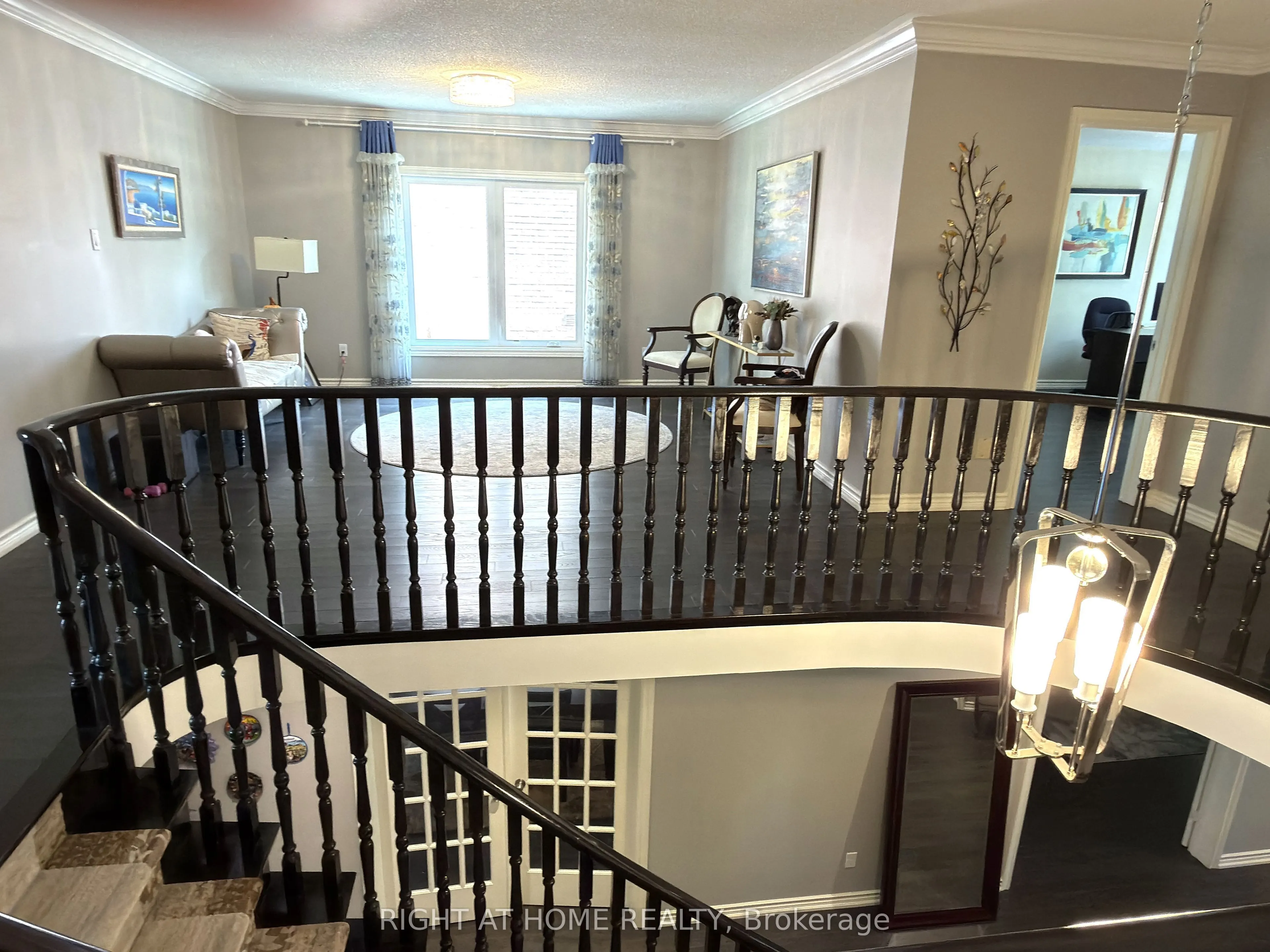 6 Cowles Court