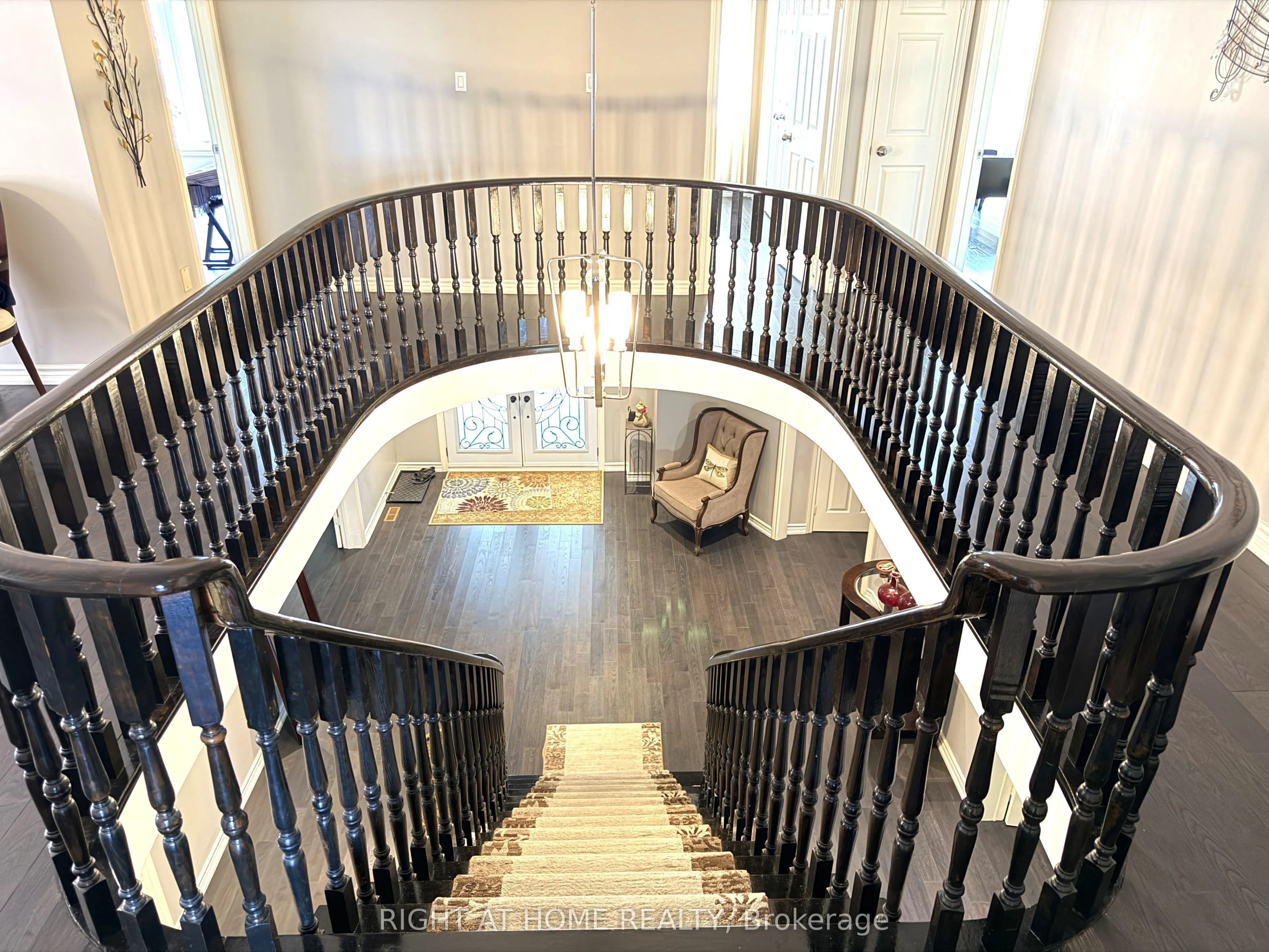 6 Cowles Court