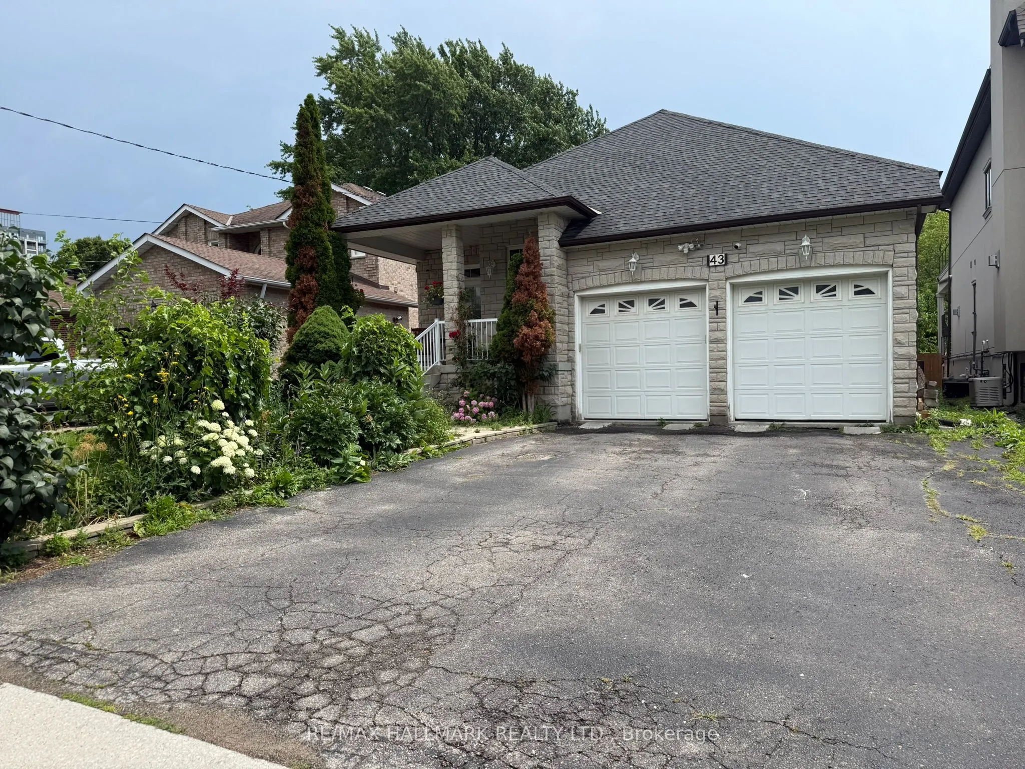 43 Oak Avenue
