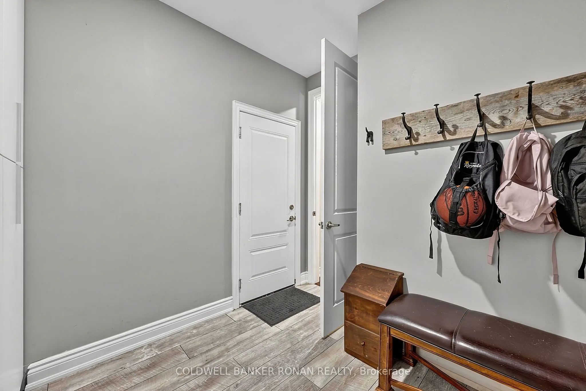 190 Strachan Trail