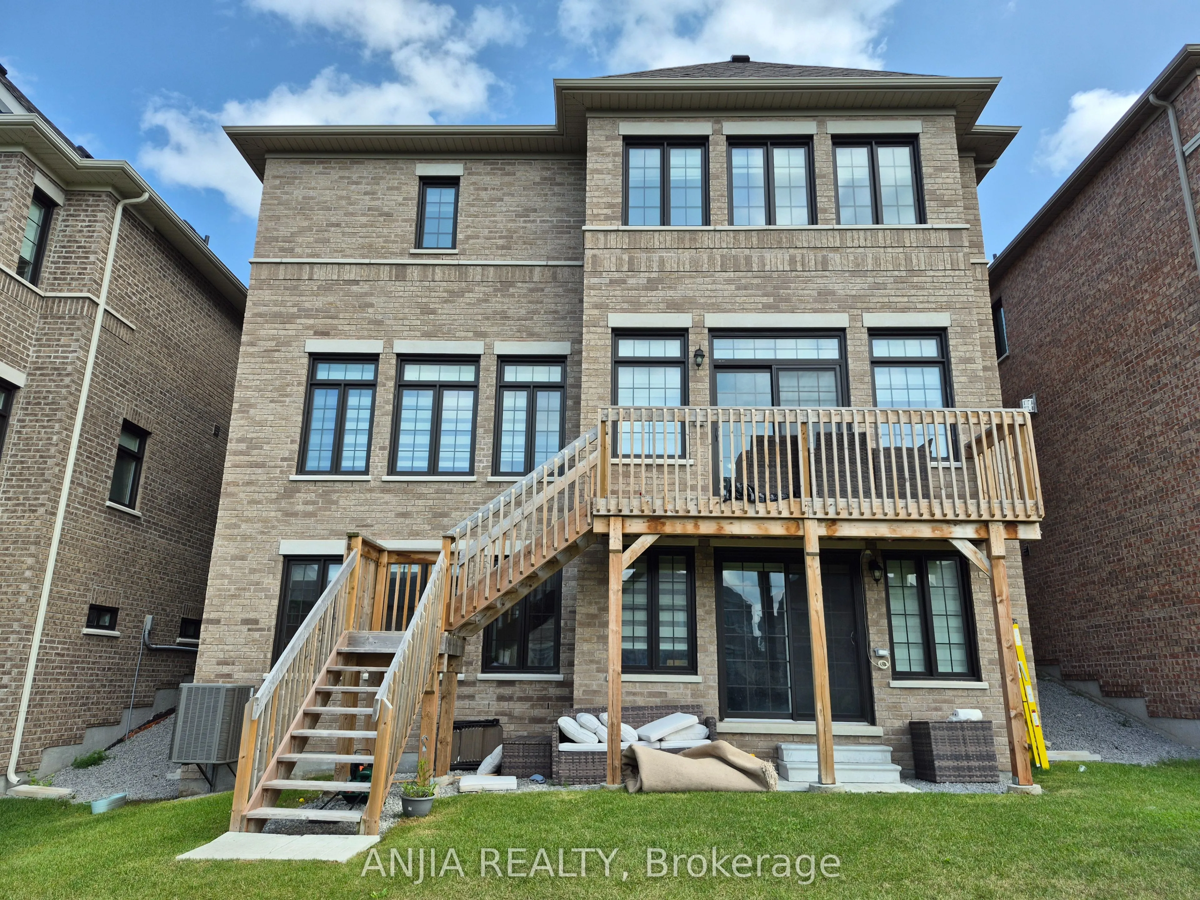 50 Meadow Vista Crescent