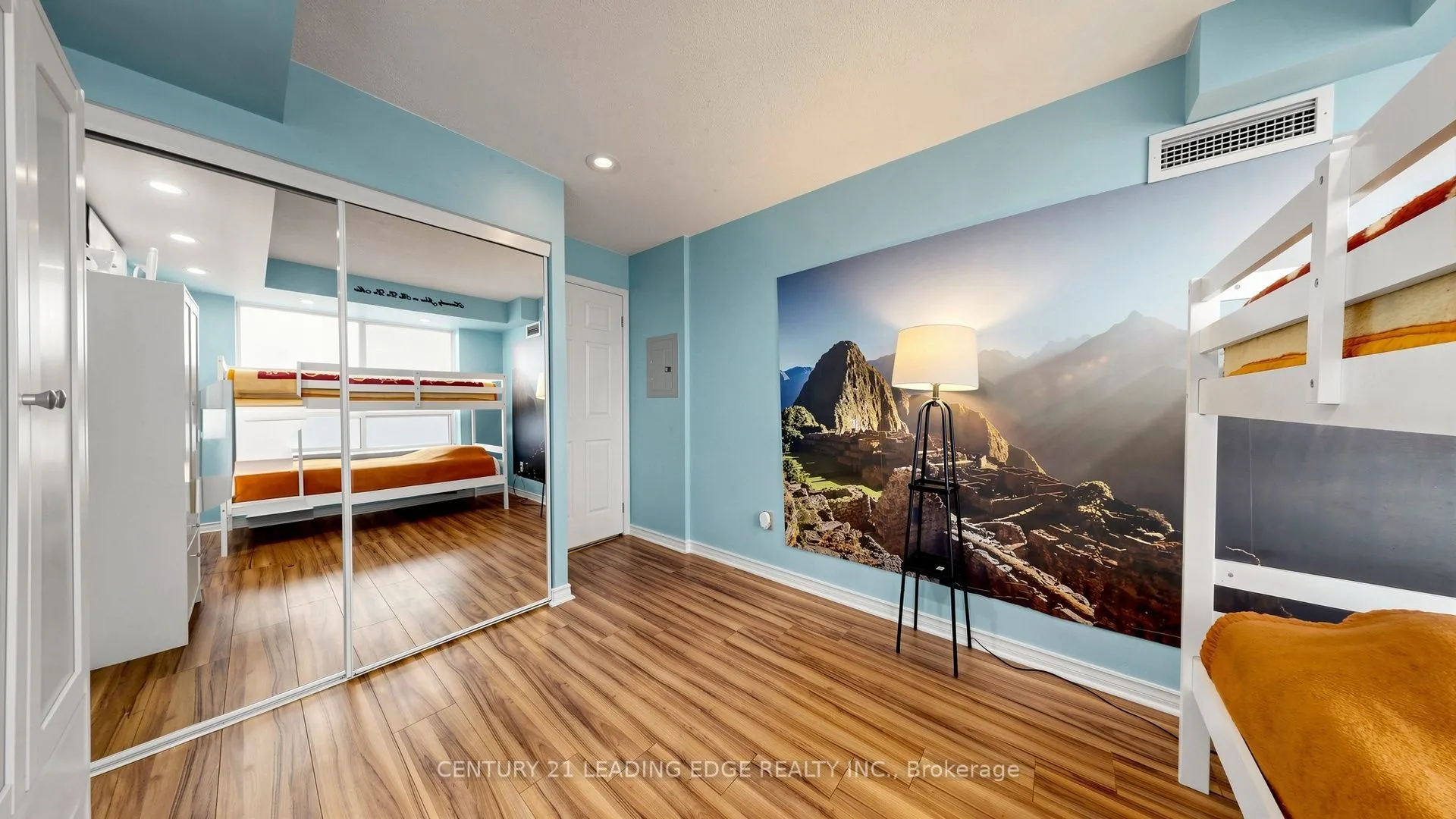 39 Oneida Crescent #212
