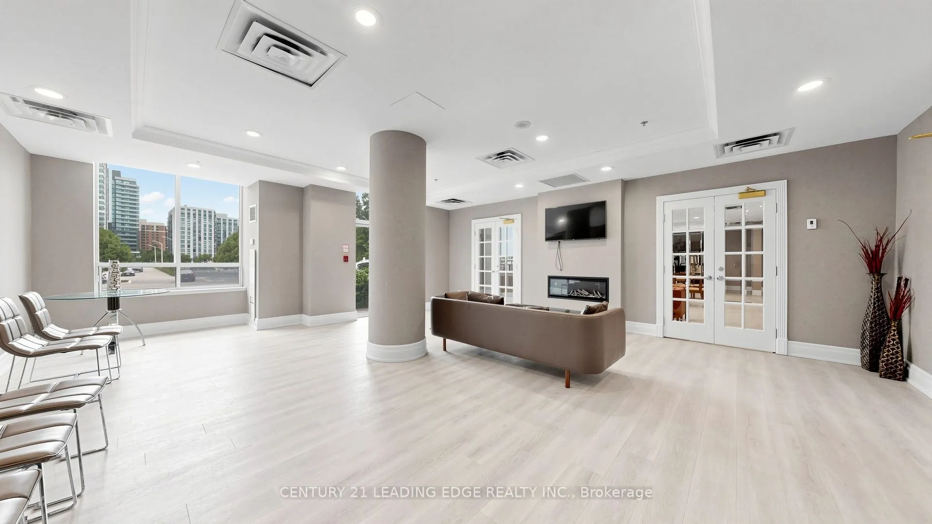 39 Oneida Crescent #212