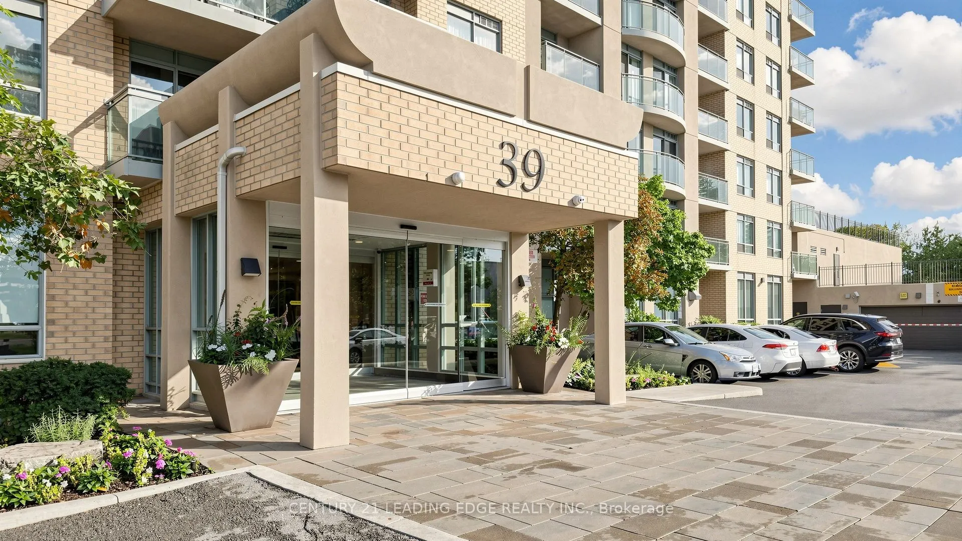 39 Oneida Crescent #212