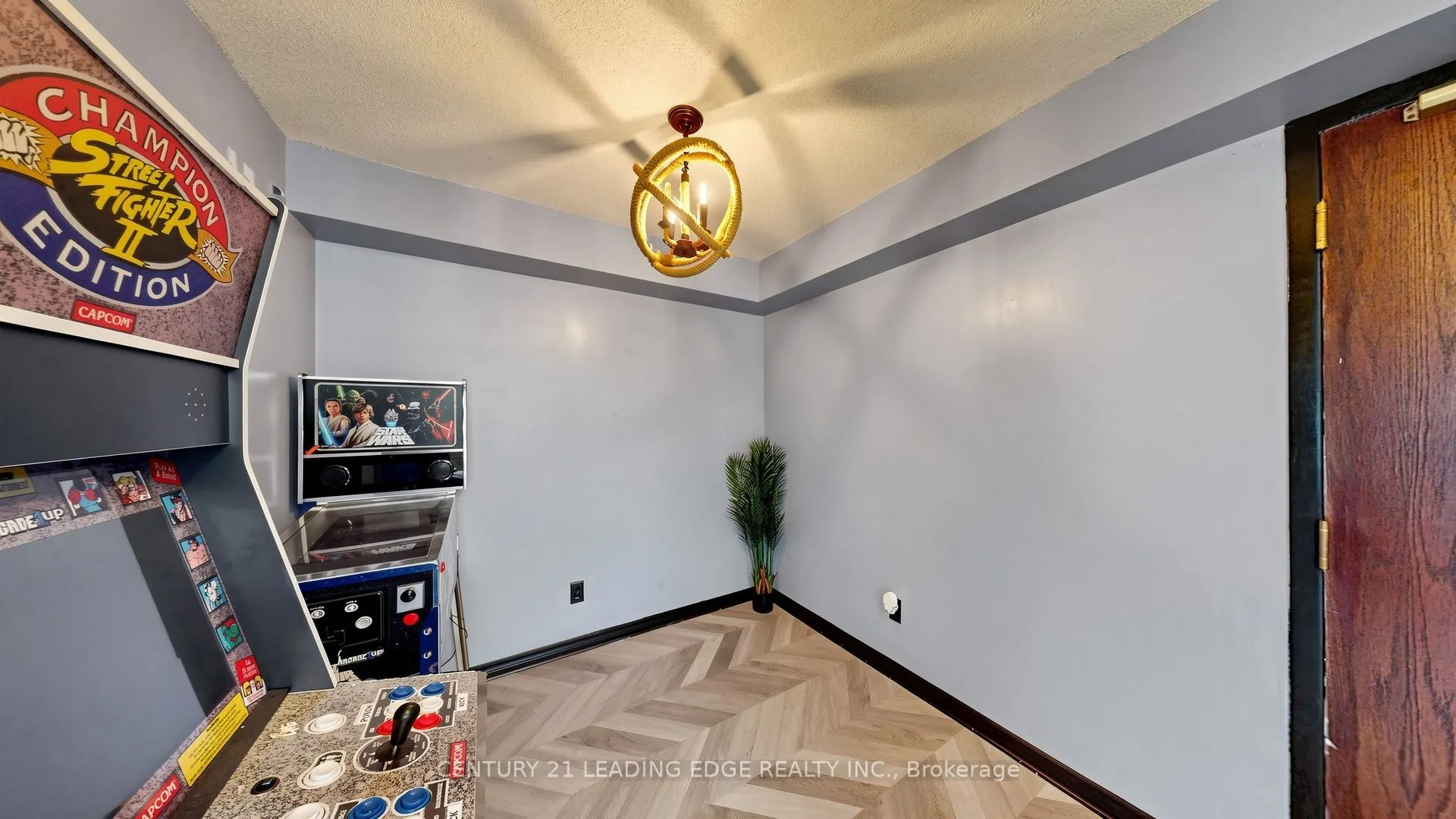 39 Oneida Crescent #212