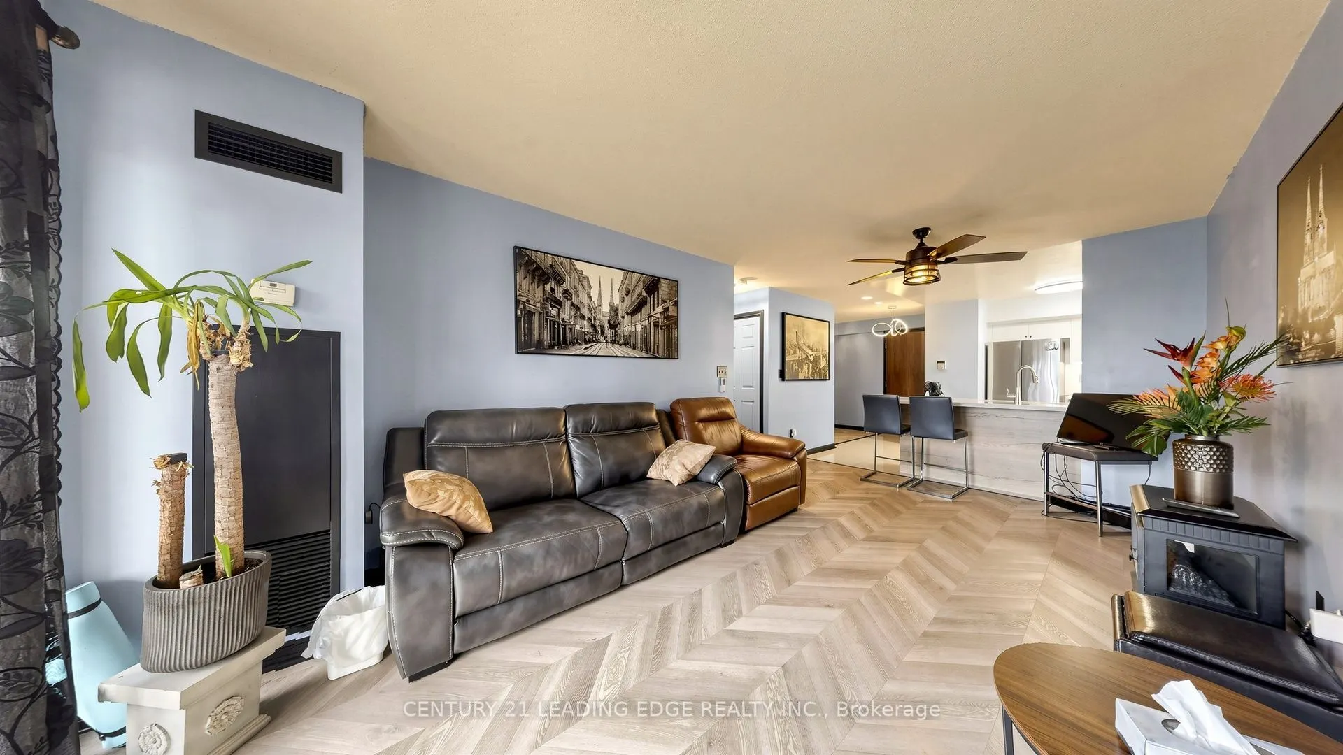 39 Oneida Crescent #212