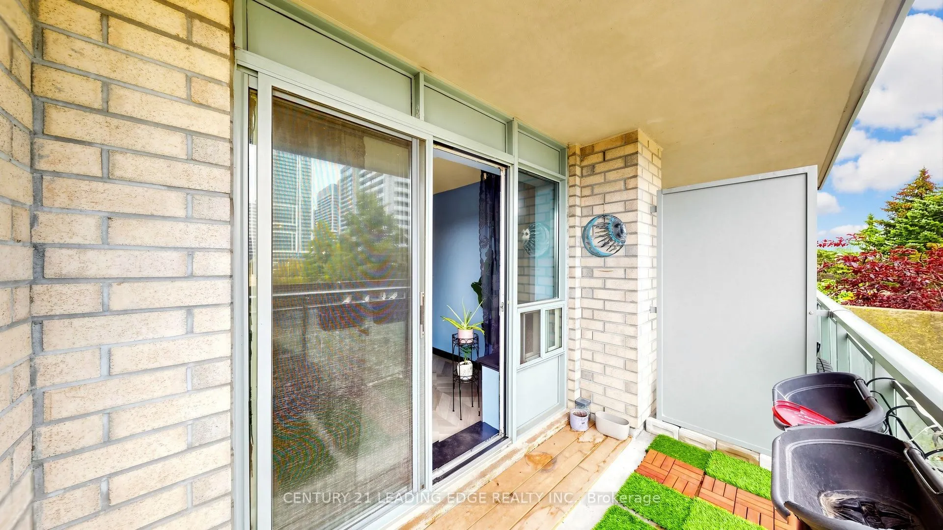 39 Oneida Crescent #212