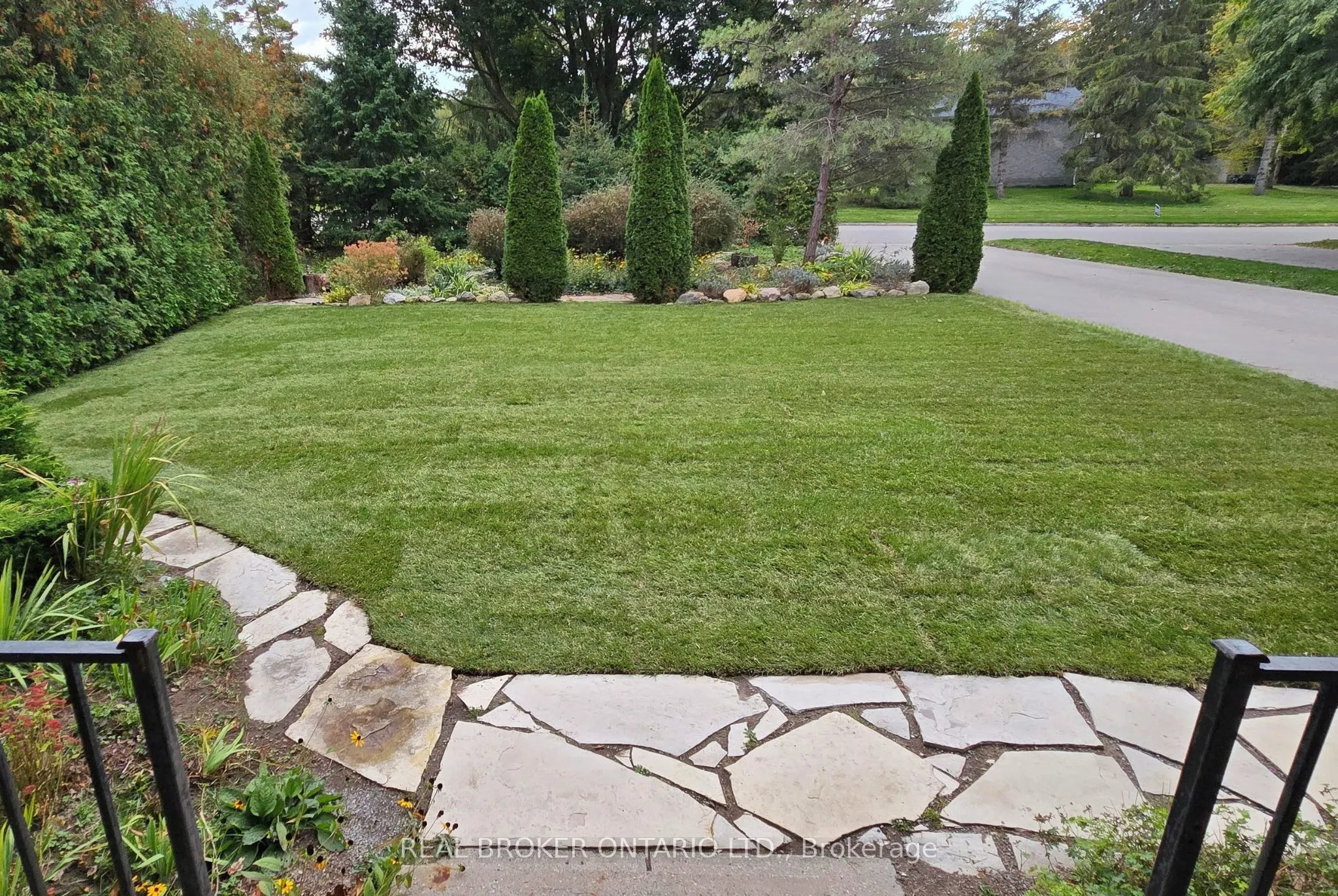 2 Amberglen Court