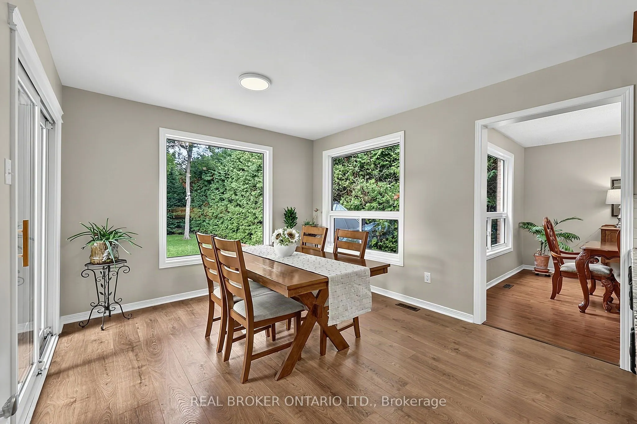 2 Amberglen Court