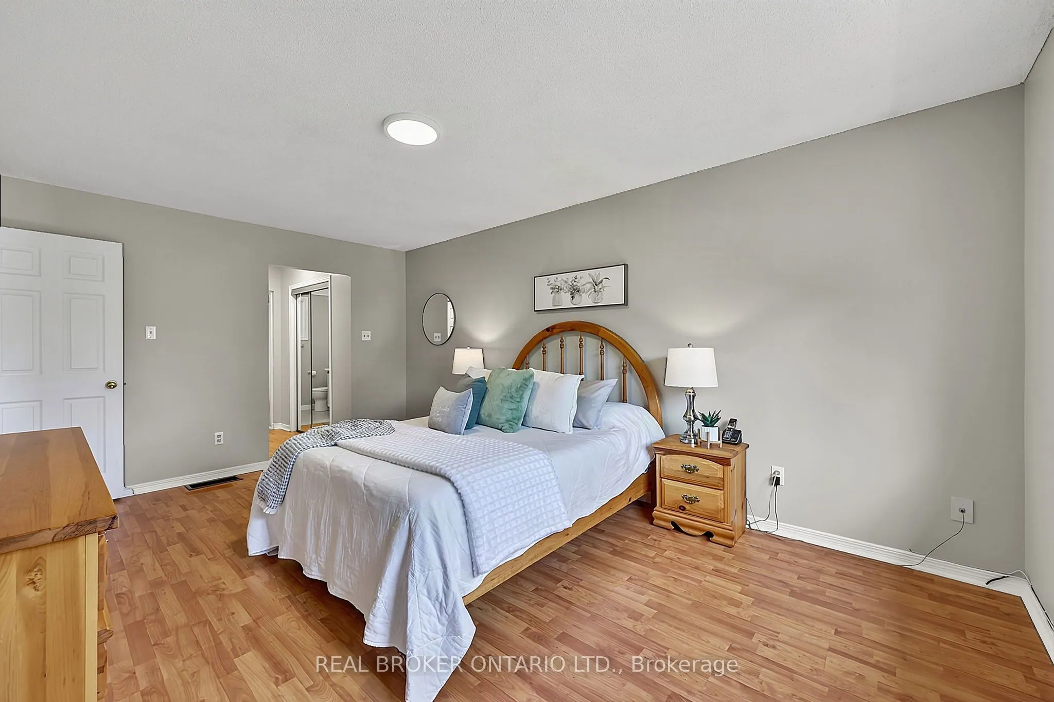 2 Amberglen Court