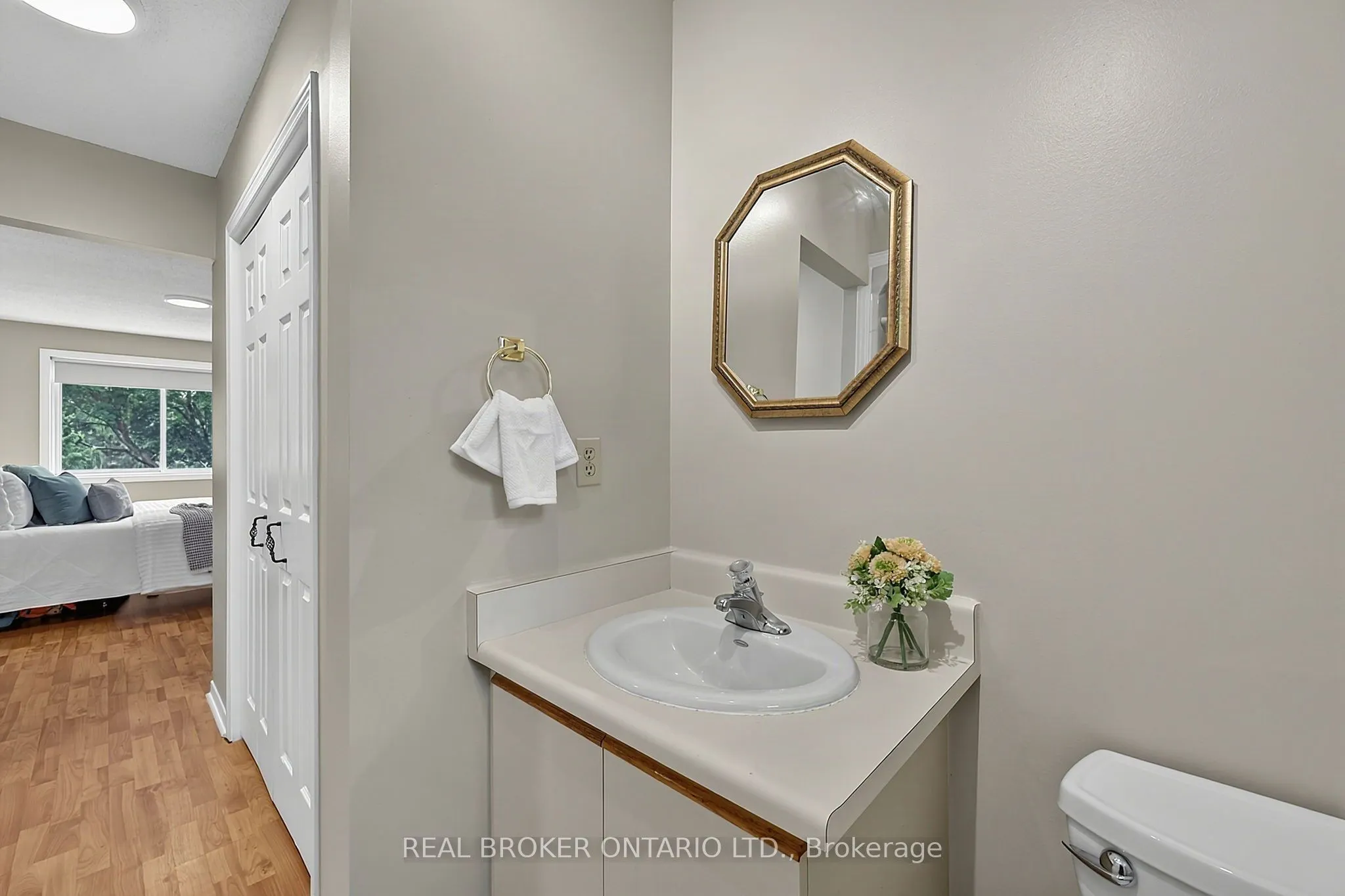 2 Amberglen Court