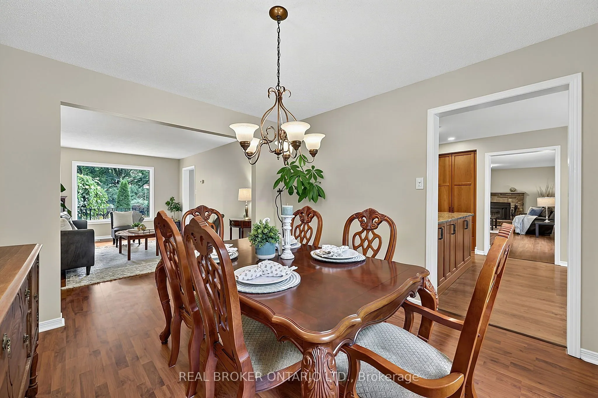 2 Amberglen Court