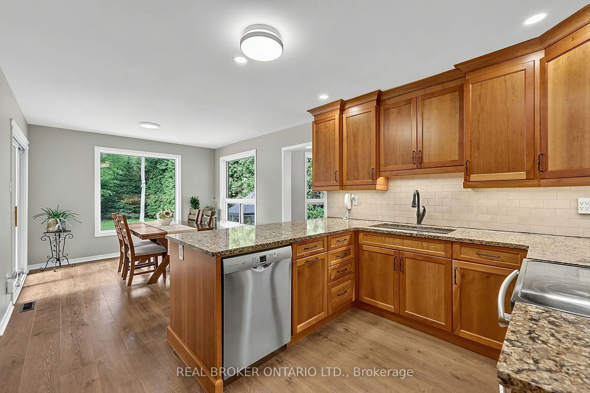 2 Amberglen Court