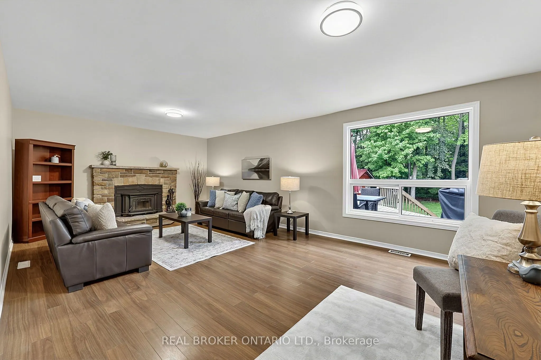 2 Amberglen Court