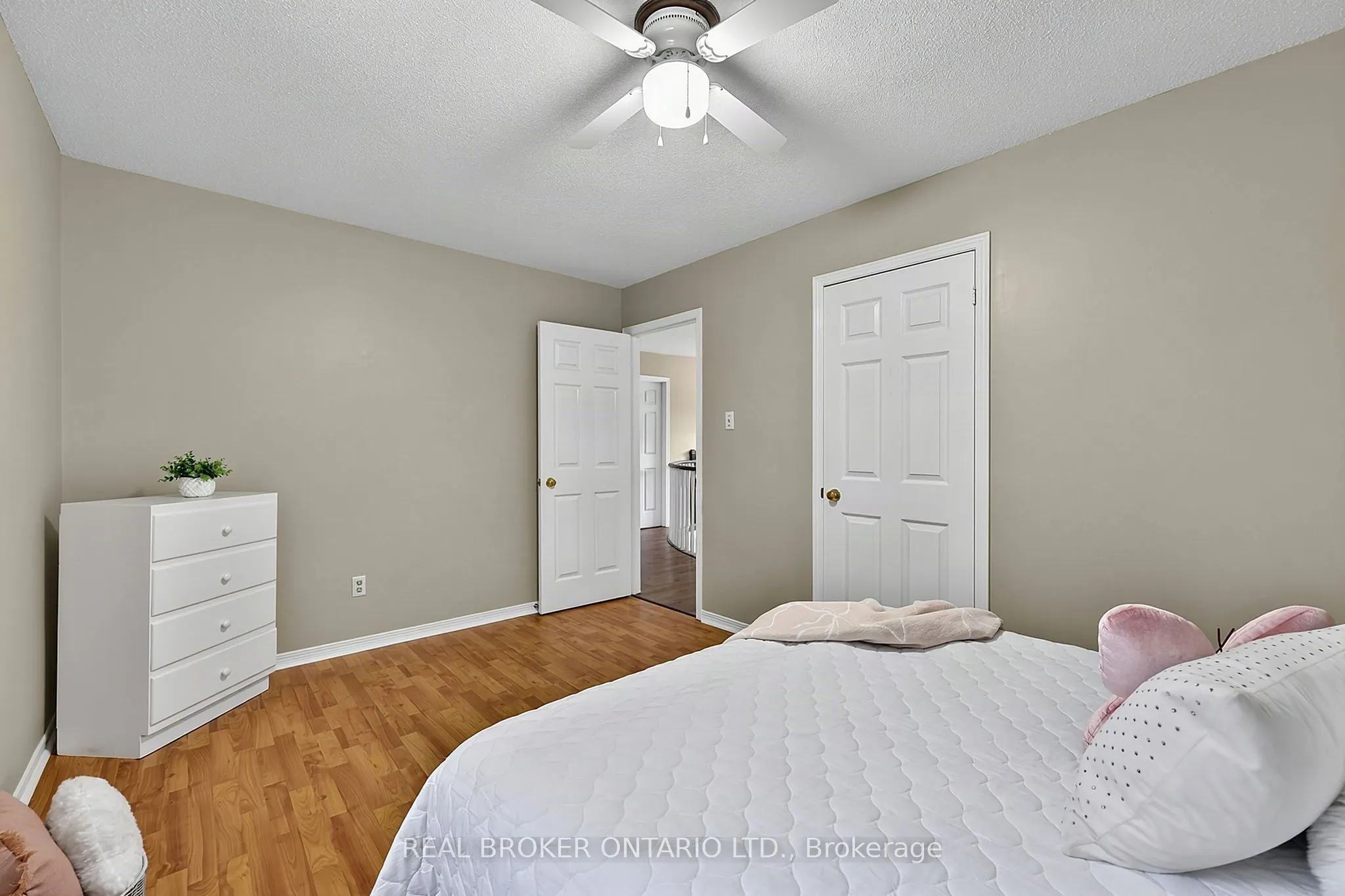 2 Amberglen Court