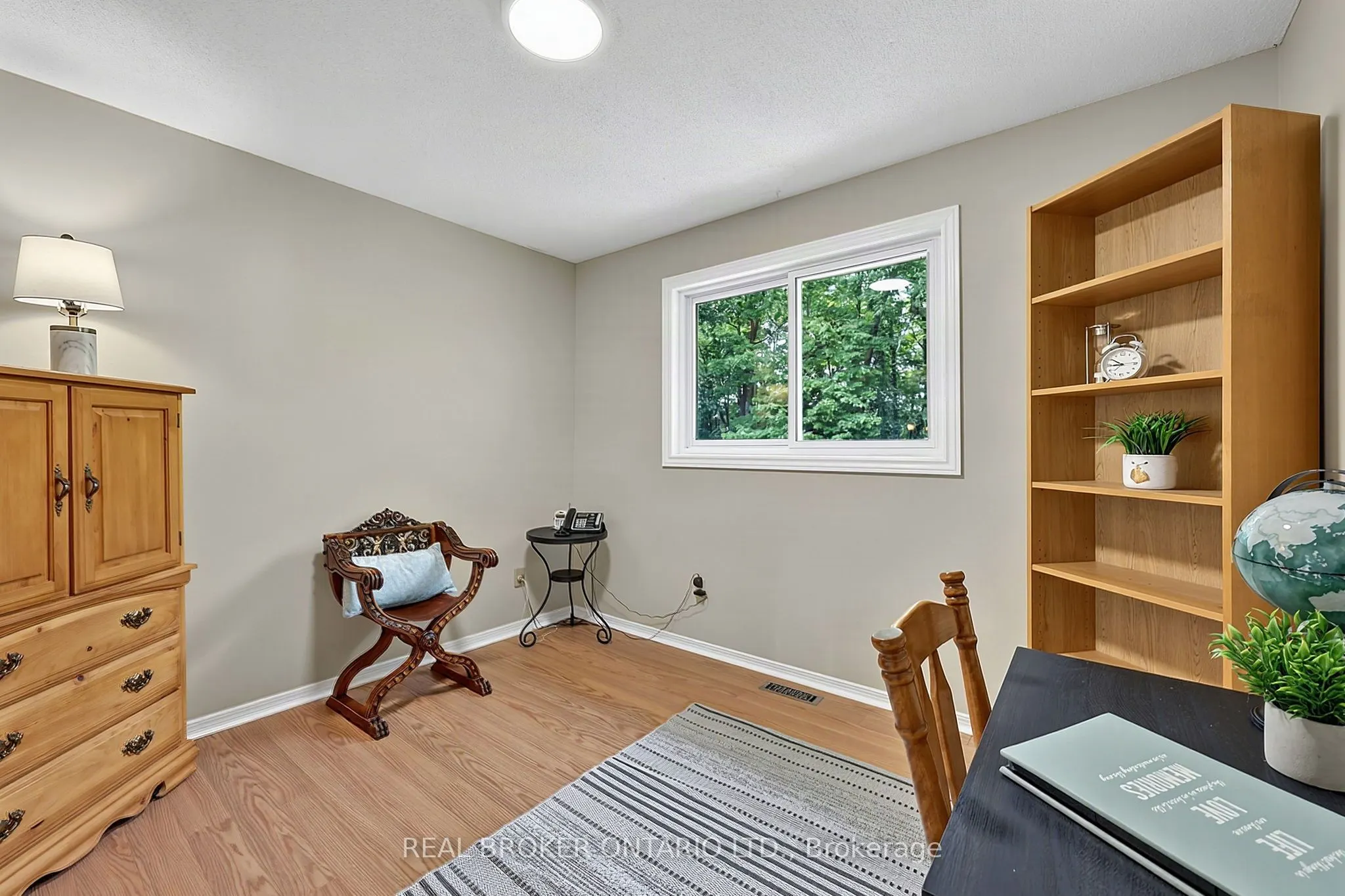 2 Amberglen Court