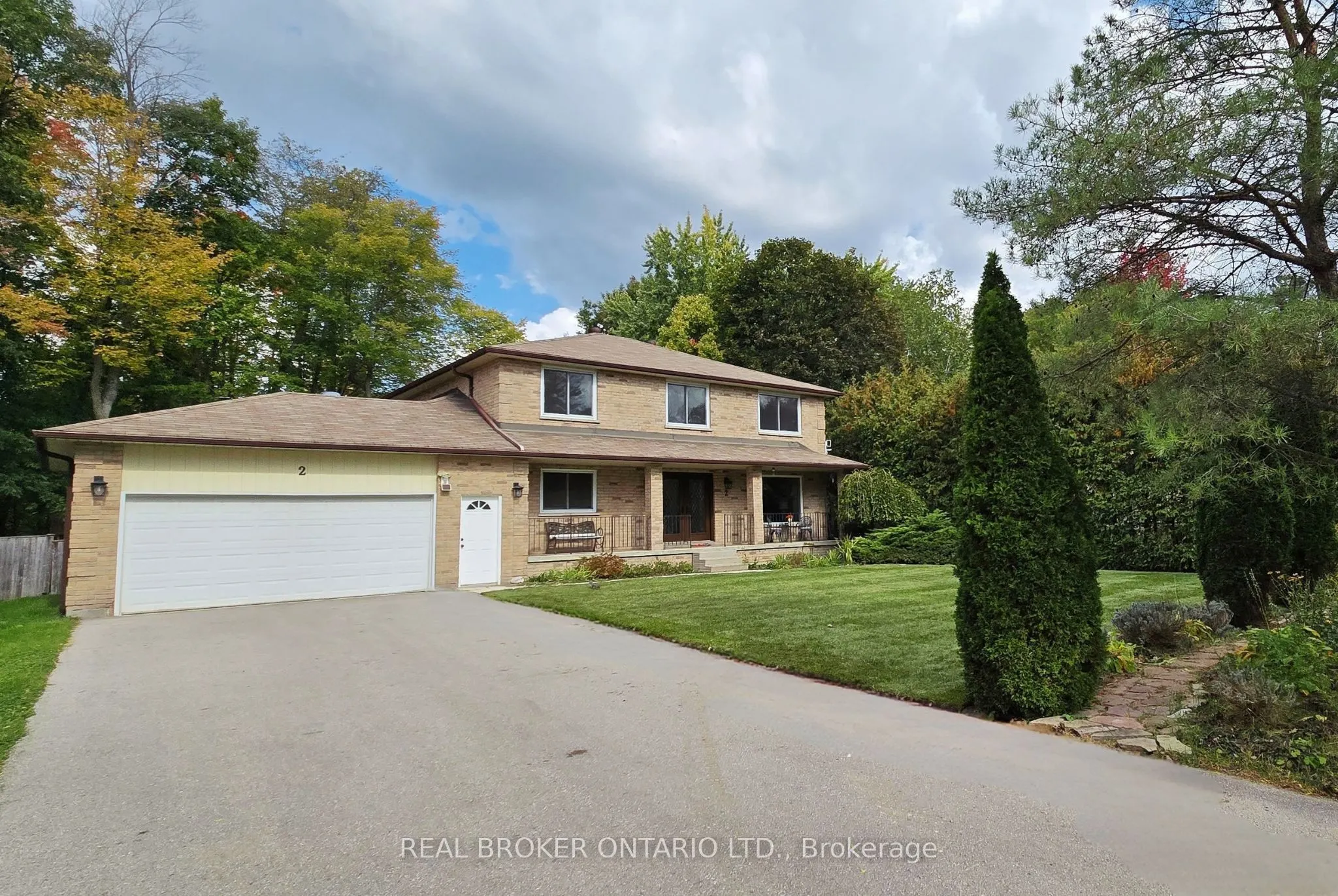 2 Amberglen Court