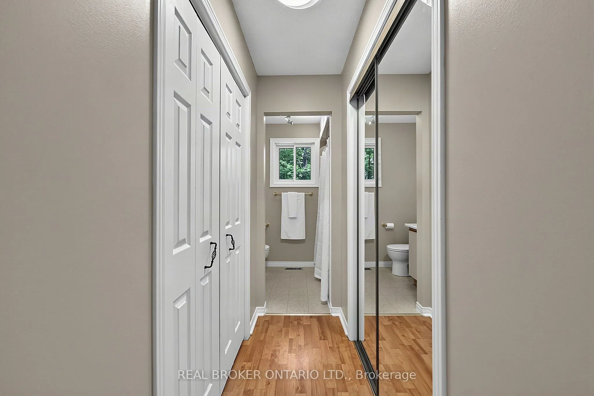 2 Amberglen Court