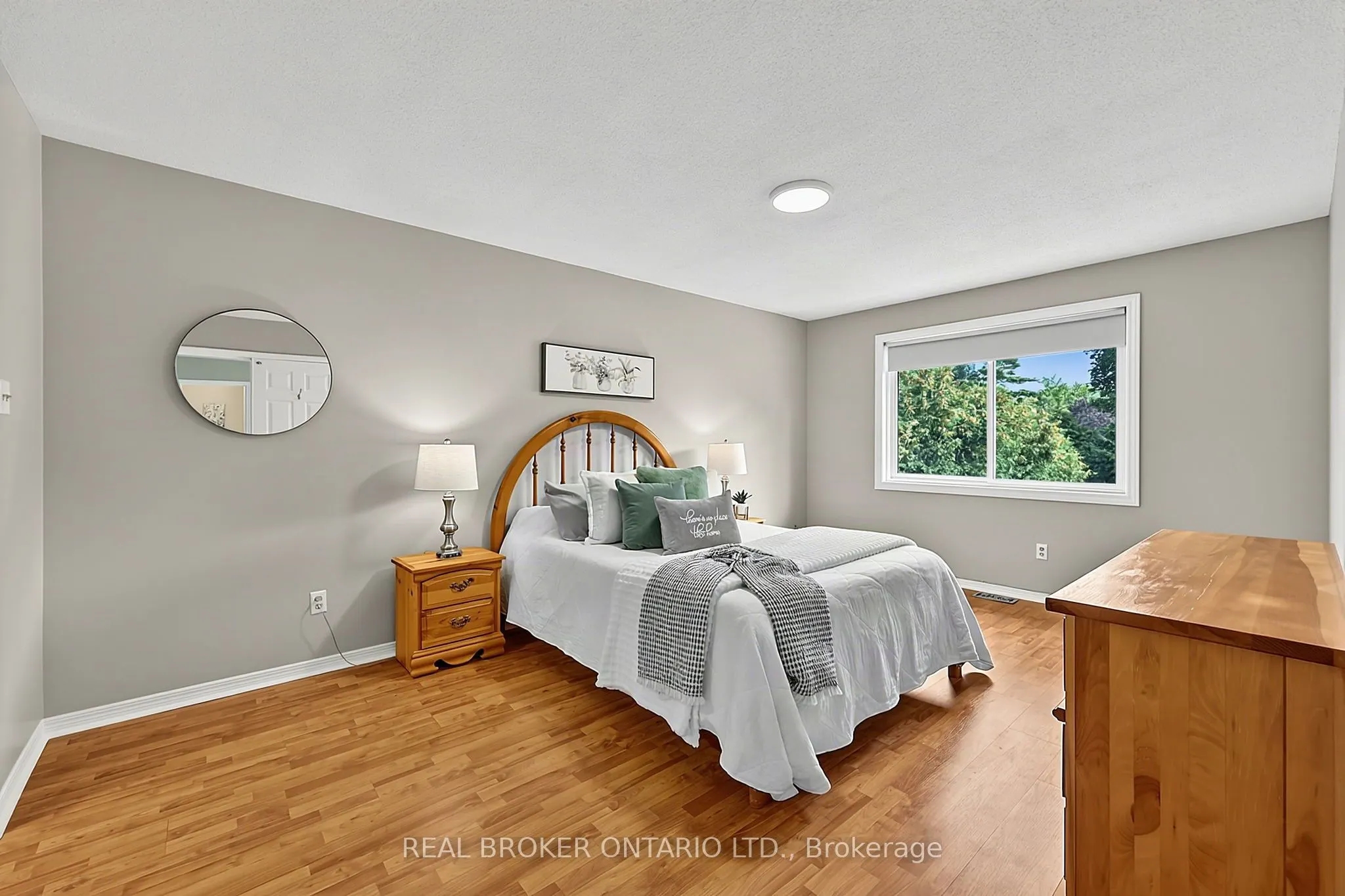 2 Amberglen Court