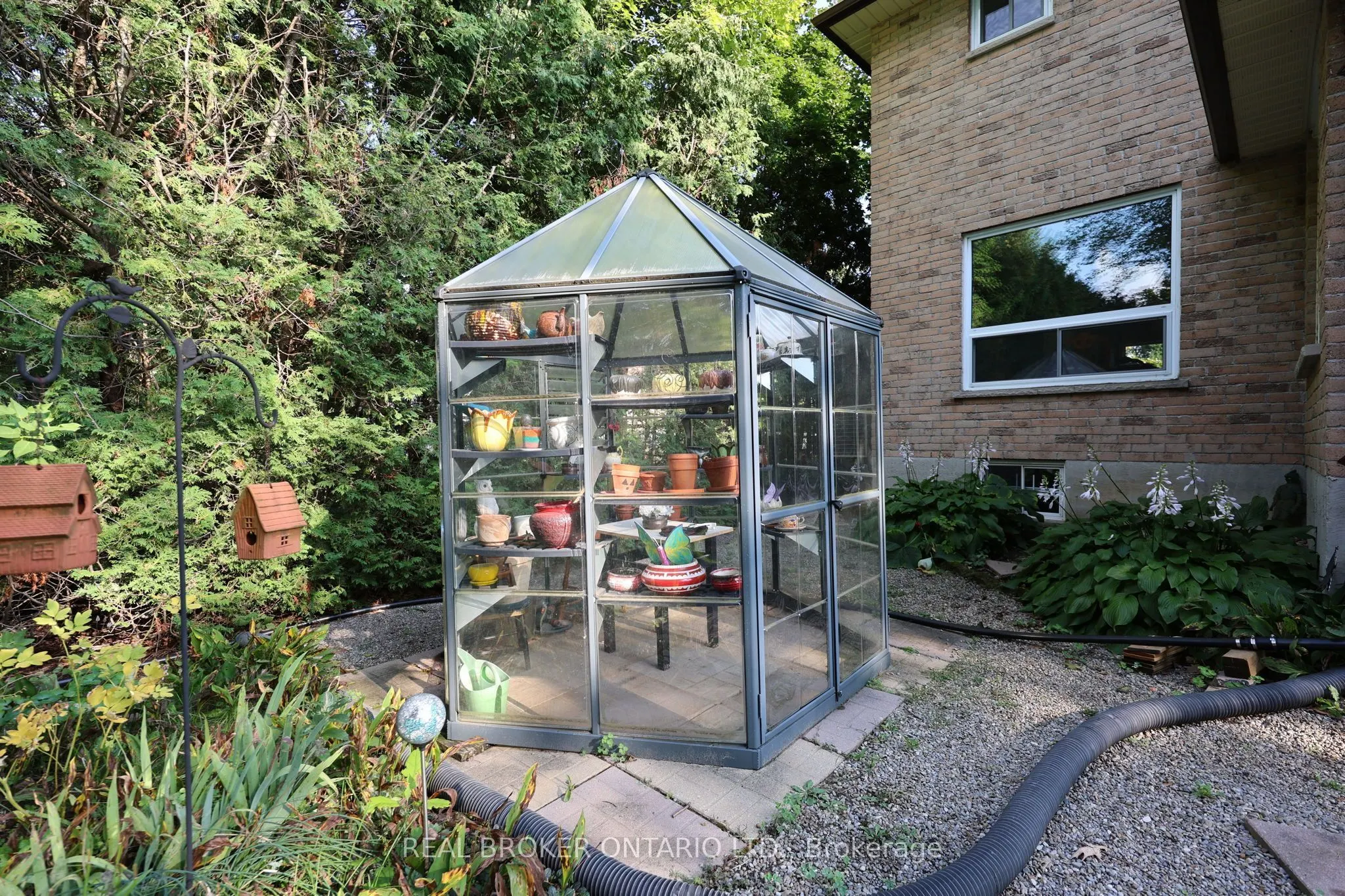 2 Amberglen Court