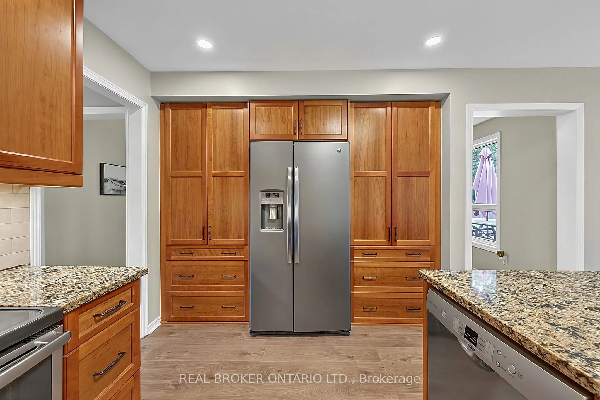 2 Amberglen Court