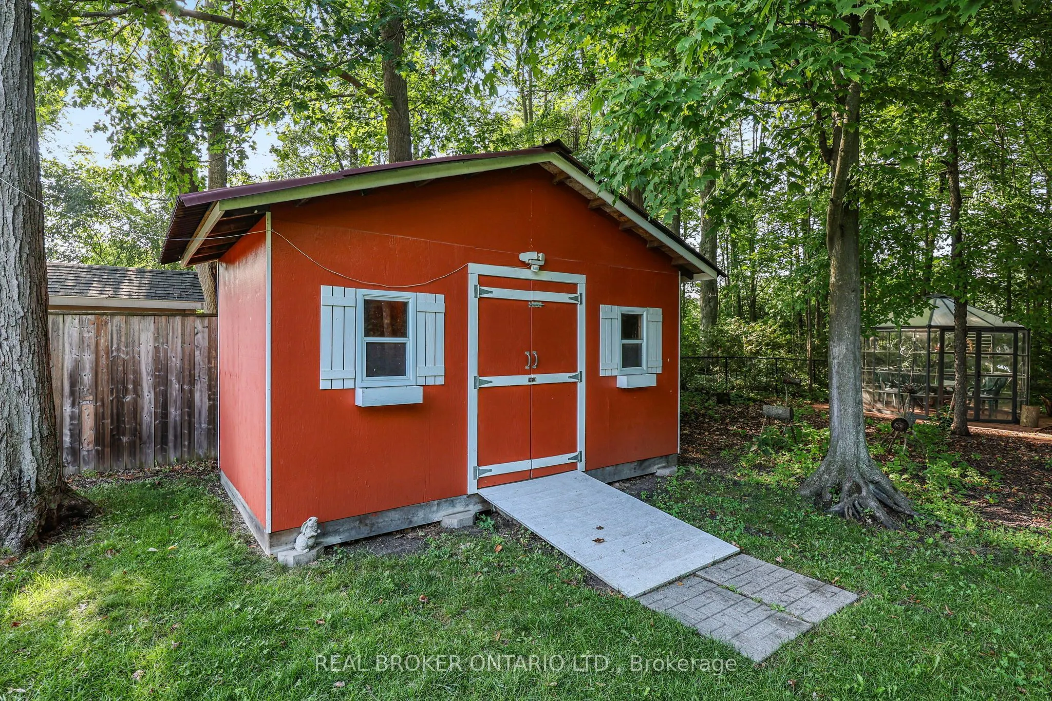 2 Amberglen Court
