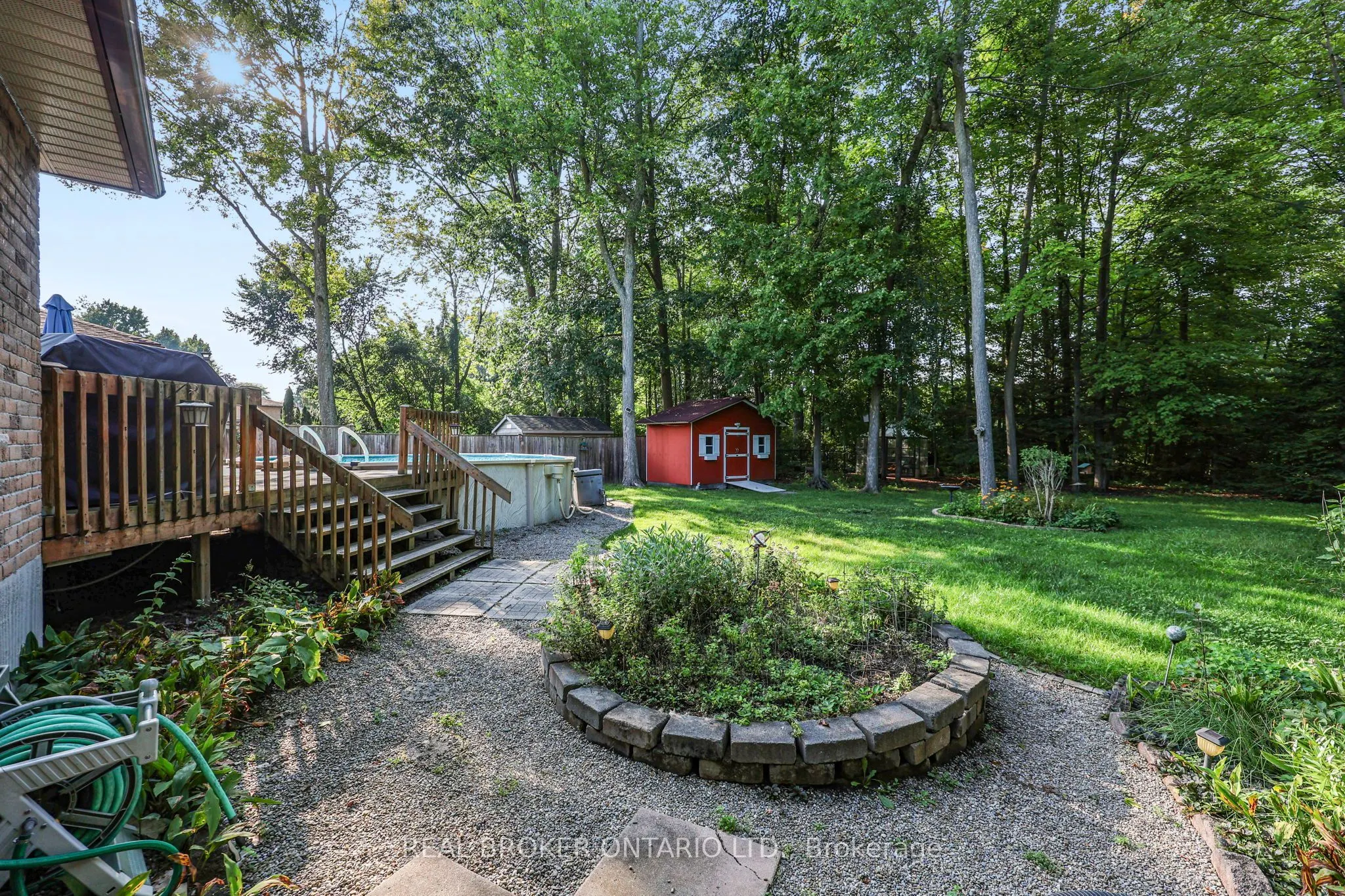 2 Amberglen Court