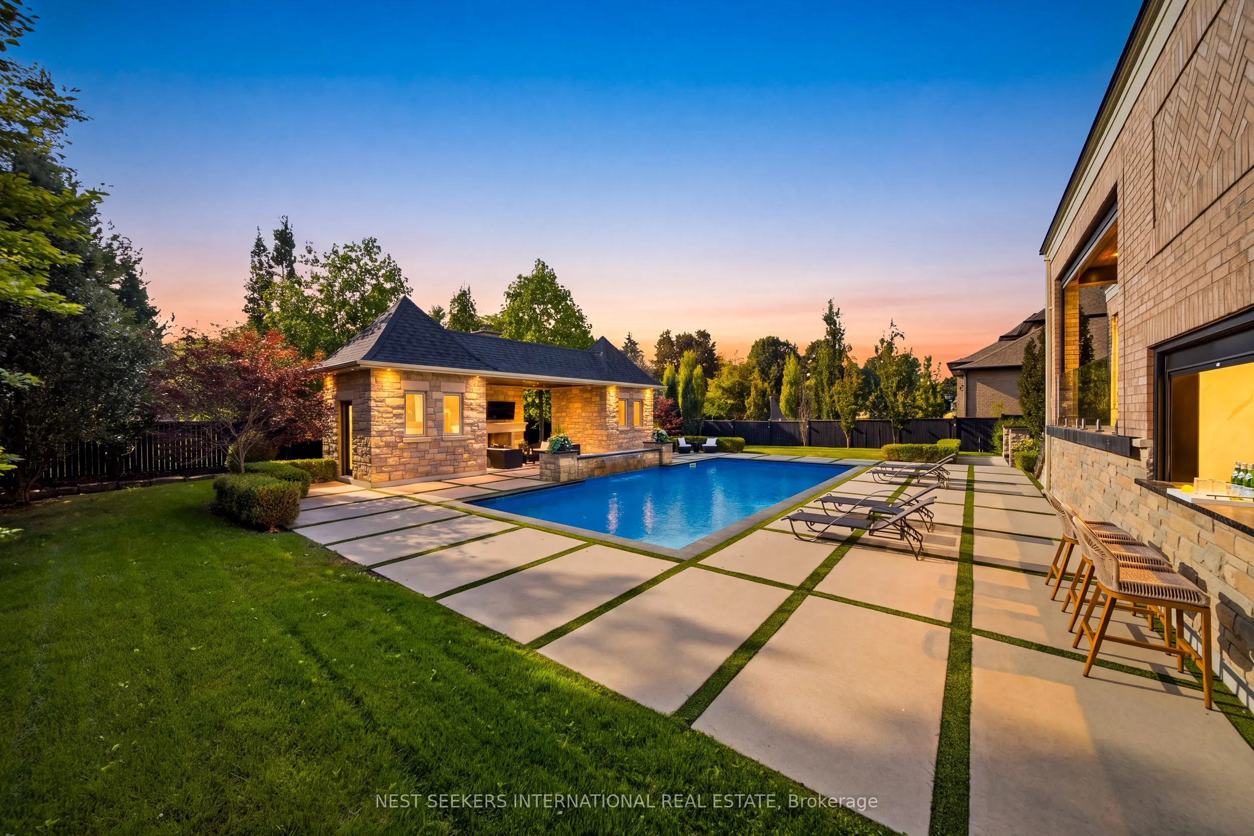 18 Westbrooke Boulevard