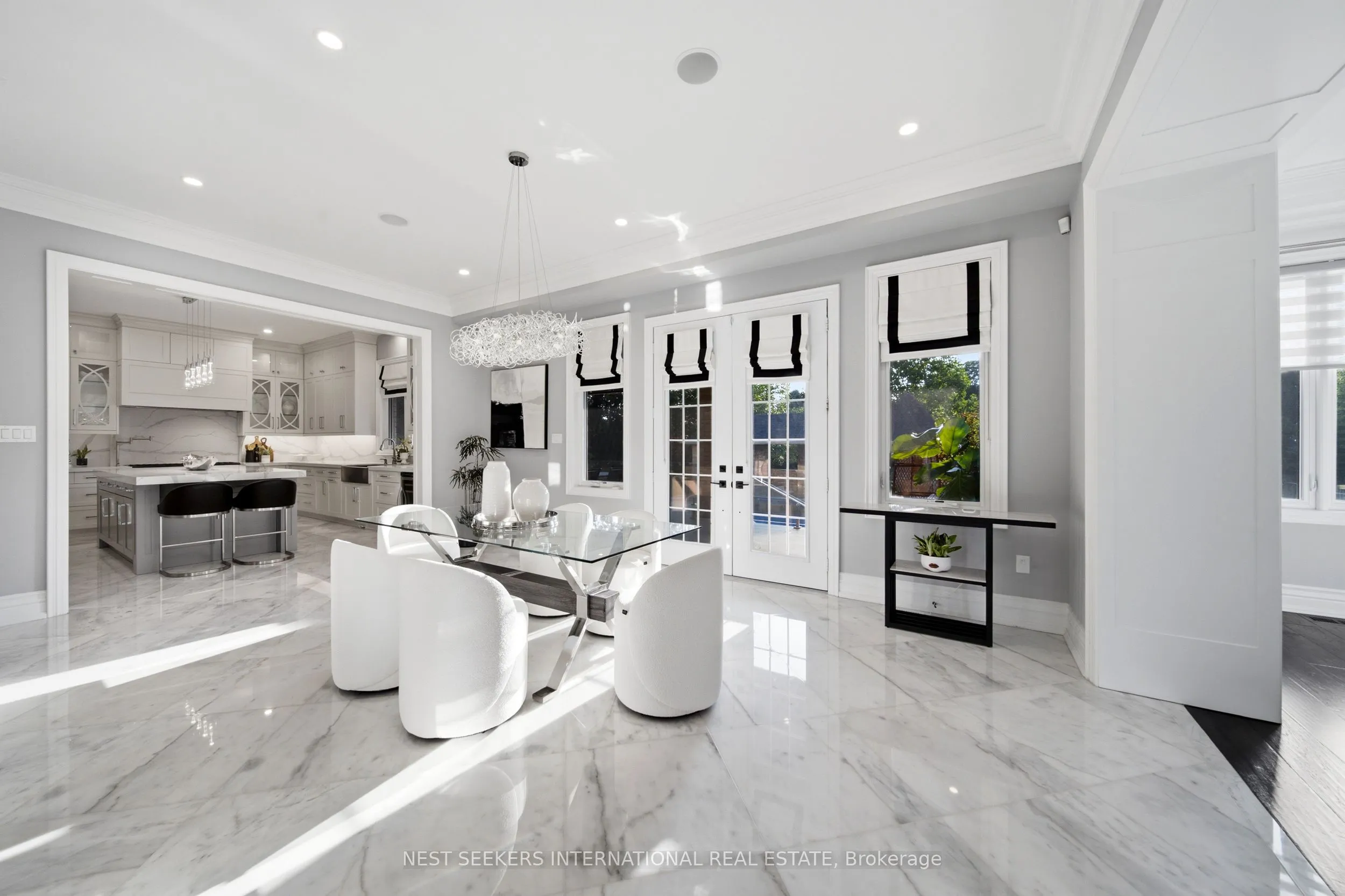 18 Westbrooke Boulevard