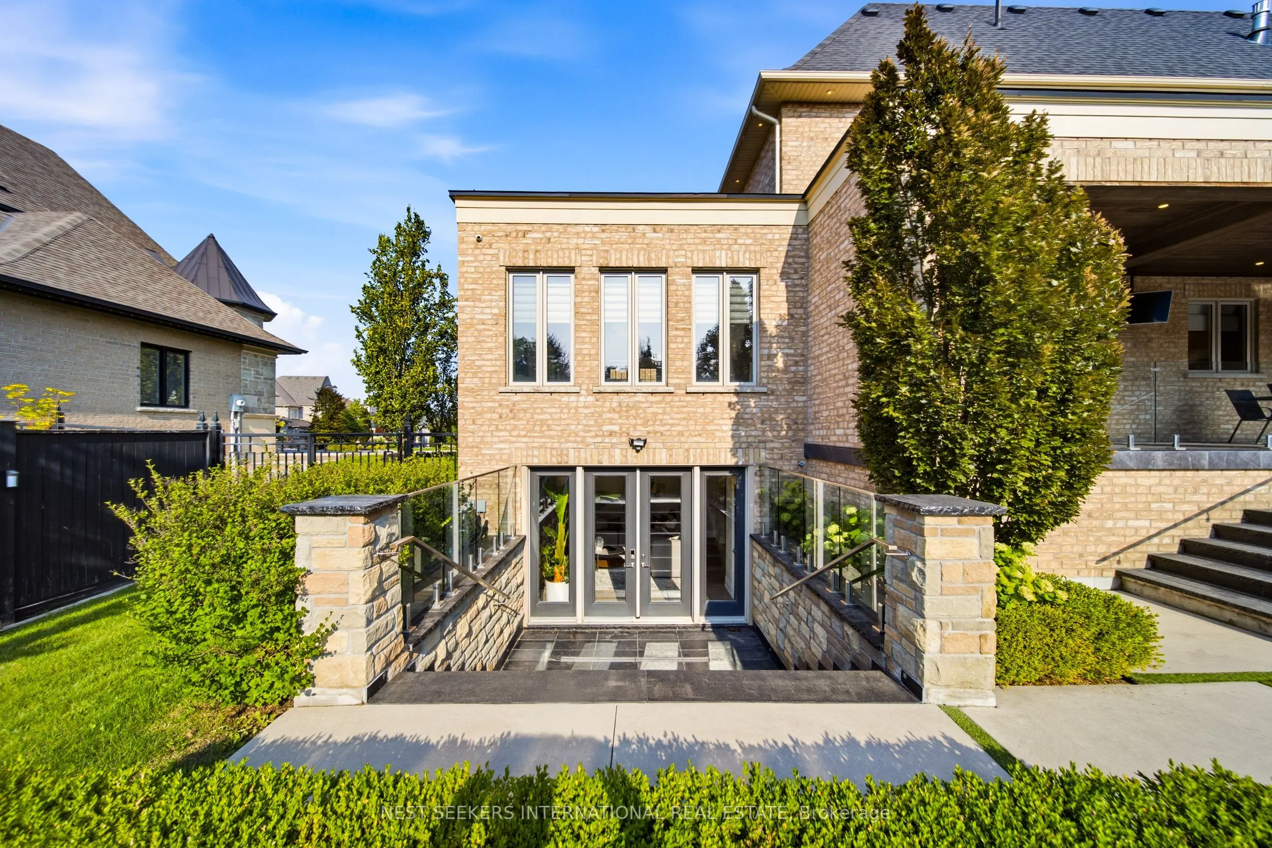 18 Westbrooke Boulevard