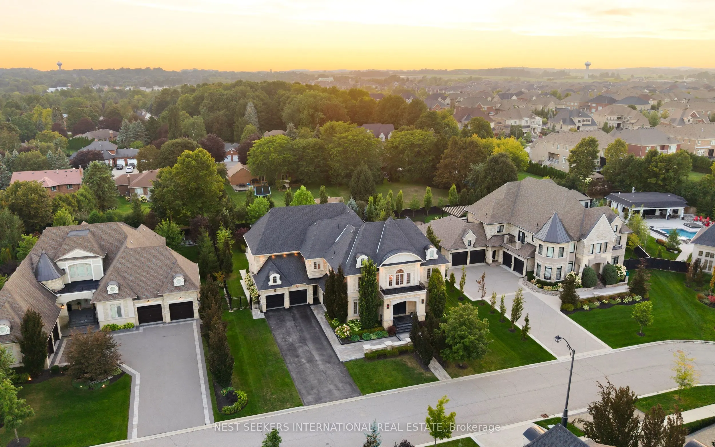 18 Westbrooke Boulevard