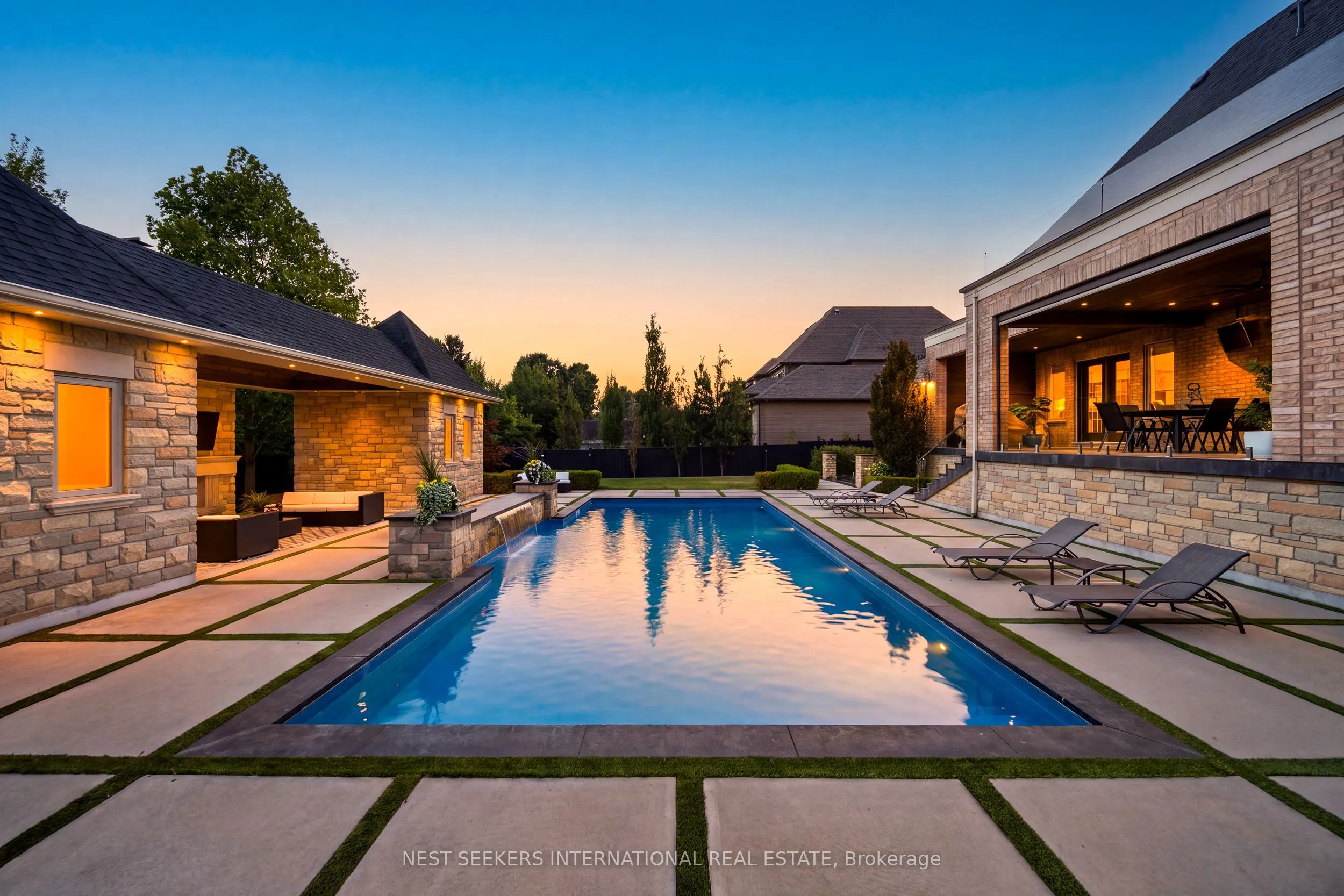 18 Westbrooke Boulevard