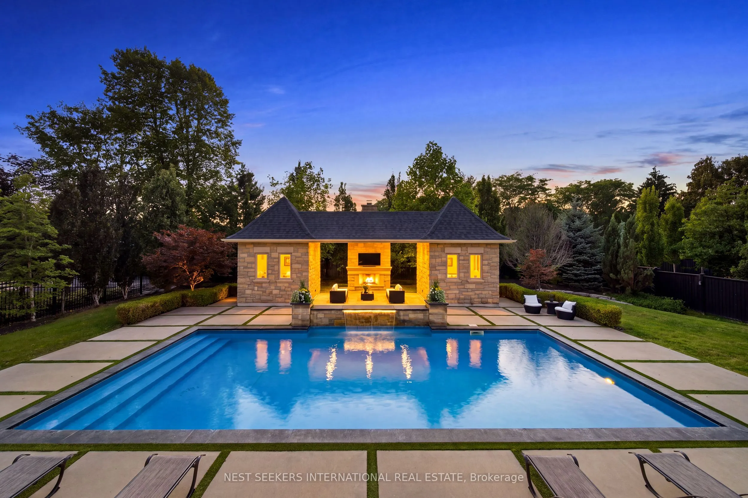 18 Westbrooke Boulevard