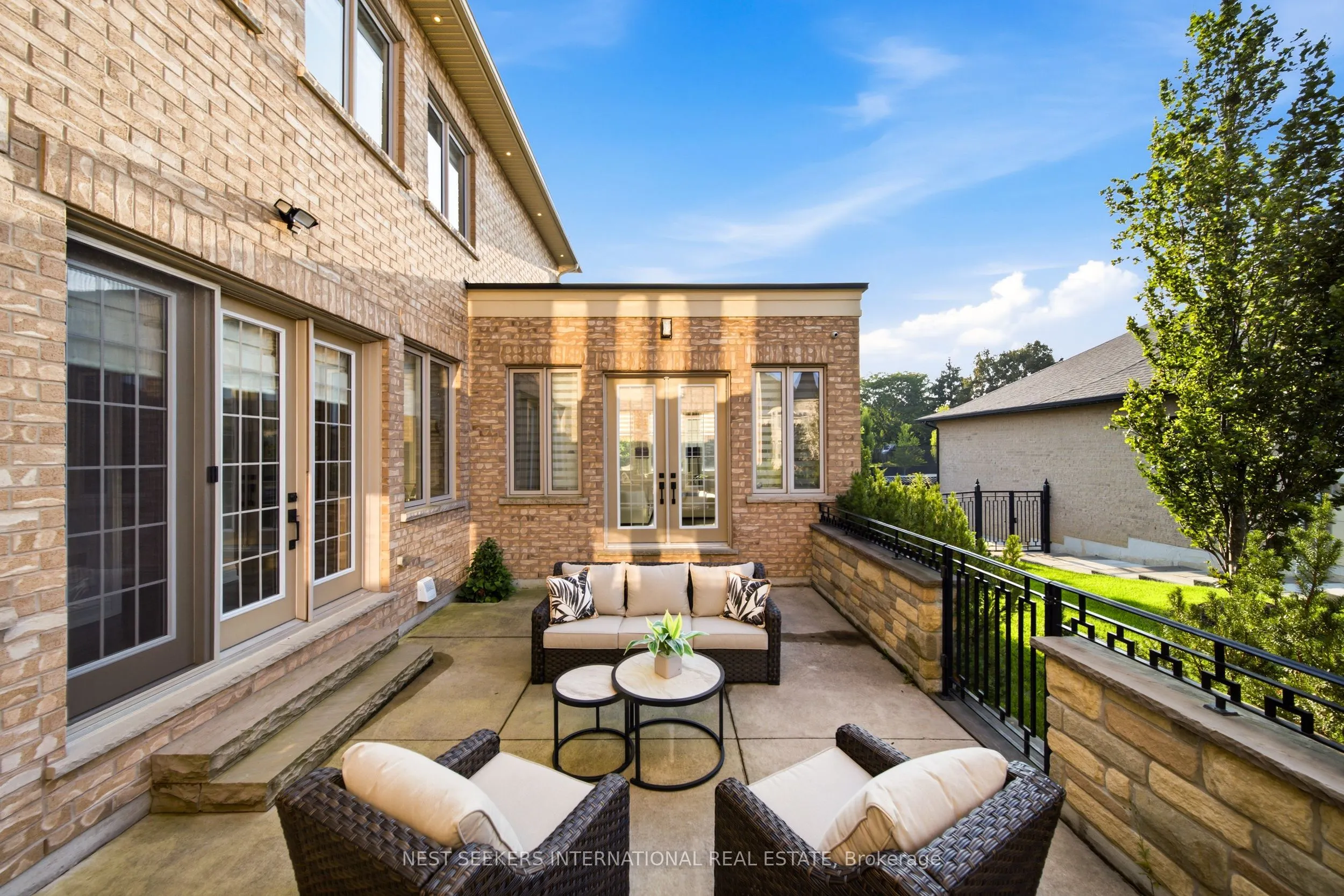 18 Westbrooke Boulevard