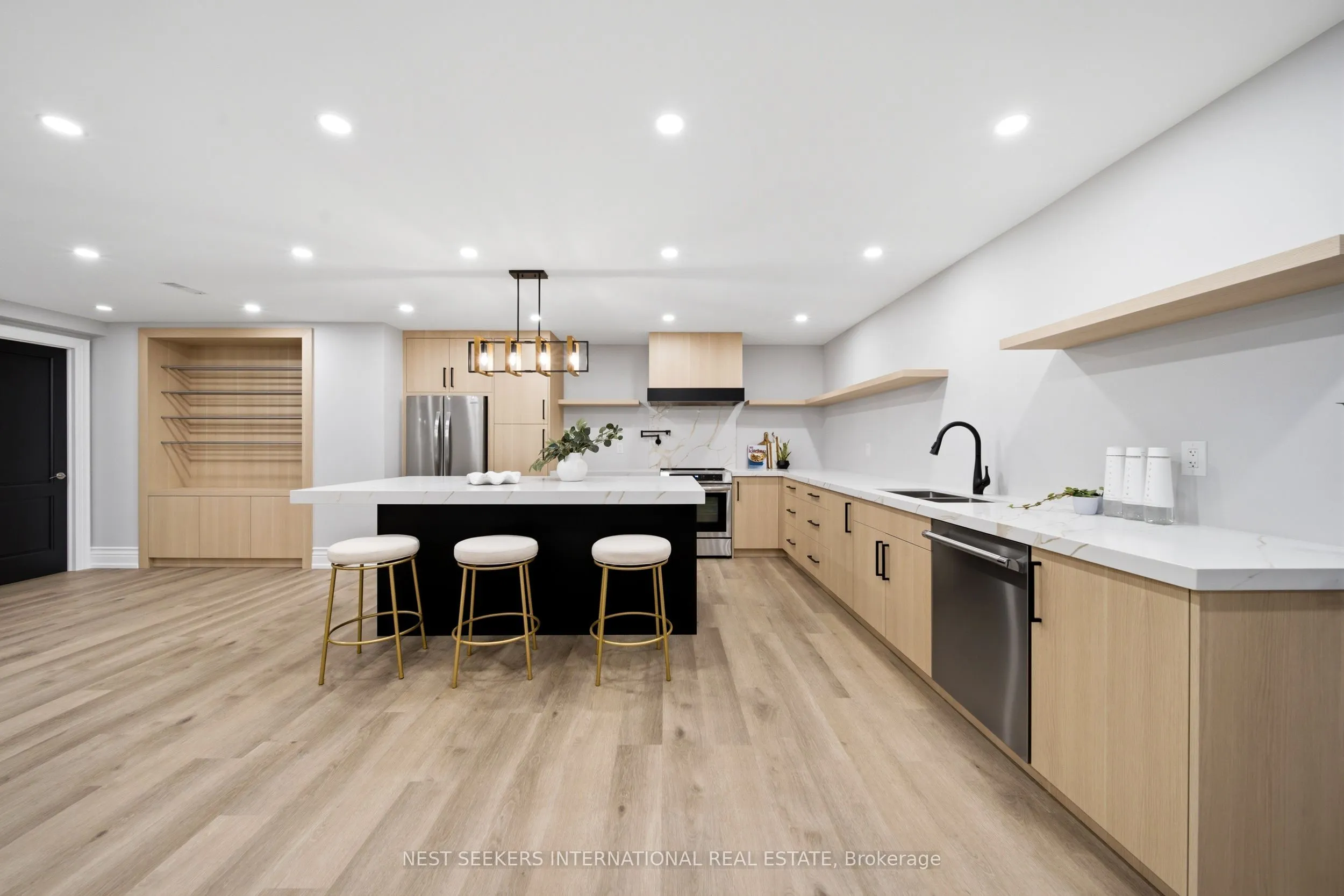 18 Westbrooke Boulevard