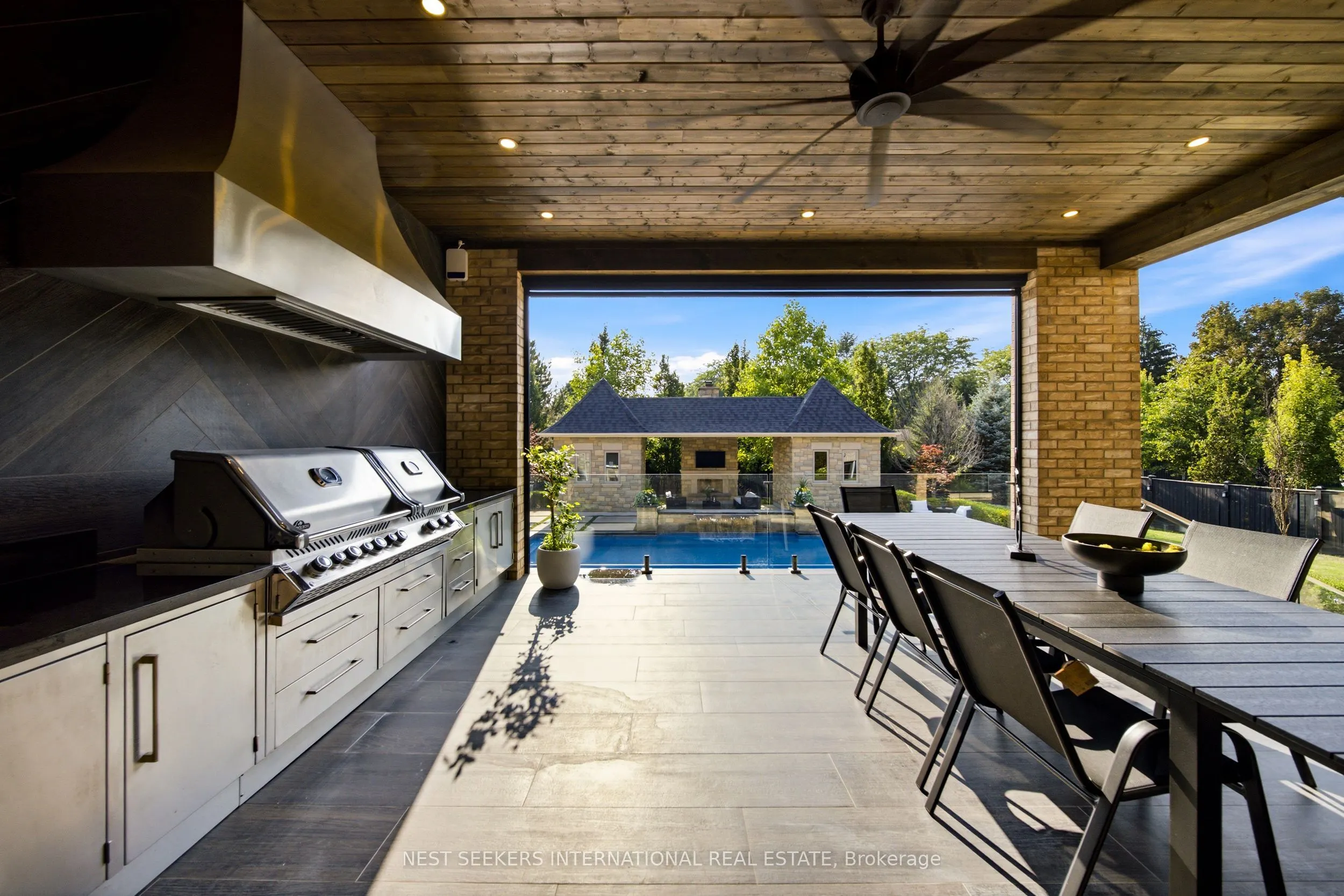 18 Westbrooke Boulevard