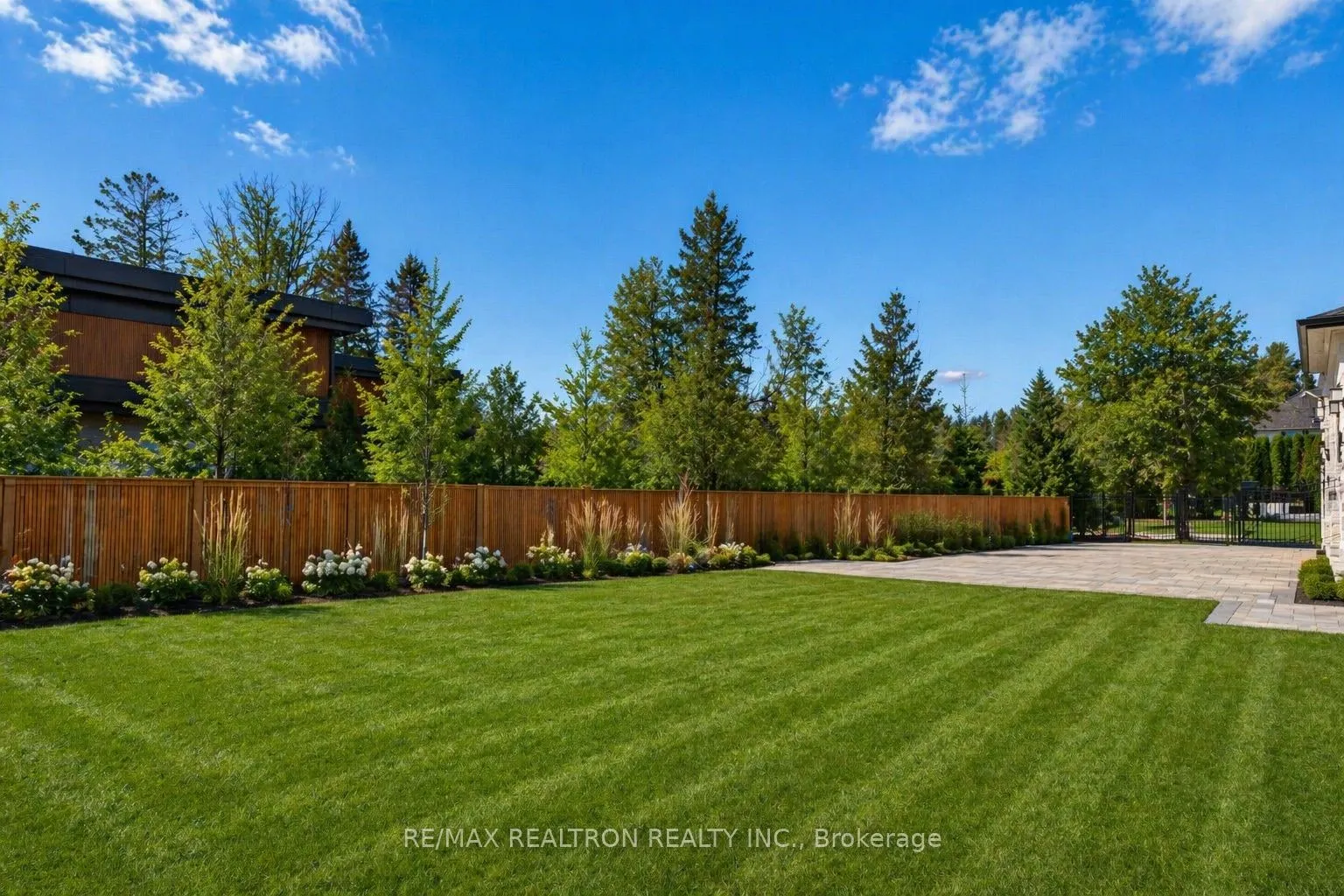 17 Pebblelane Court