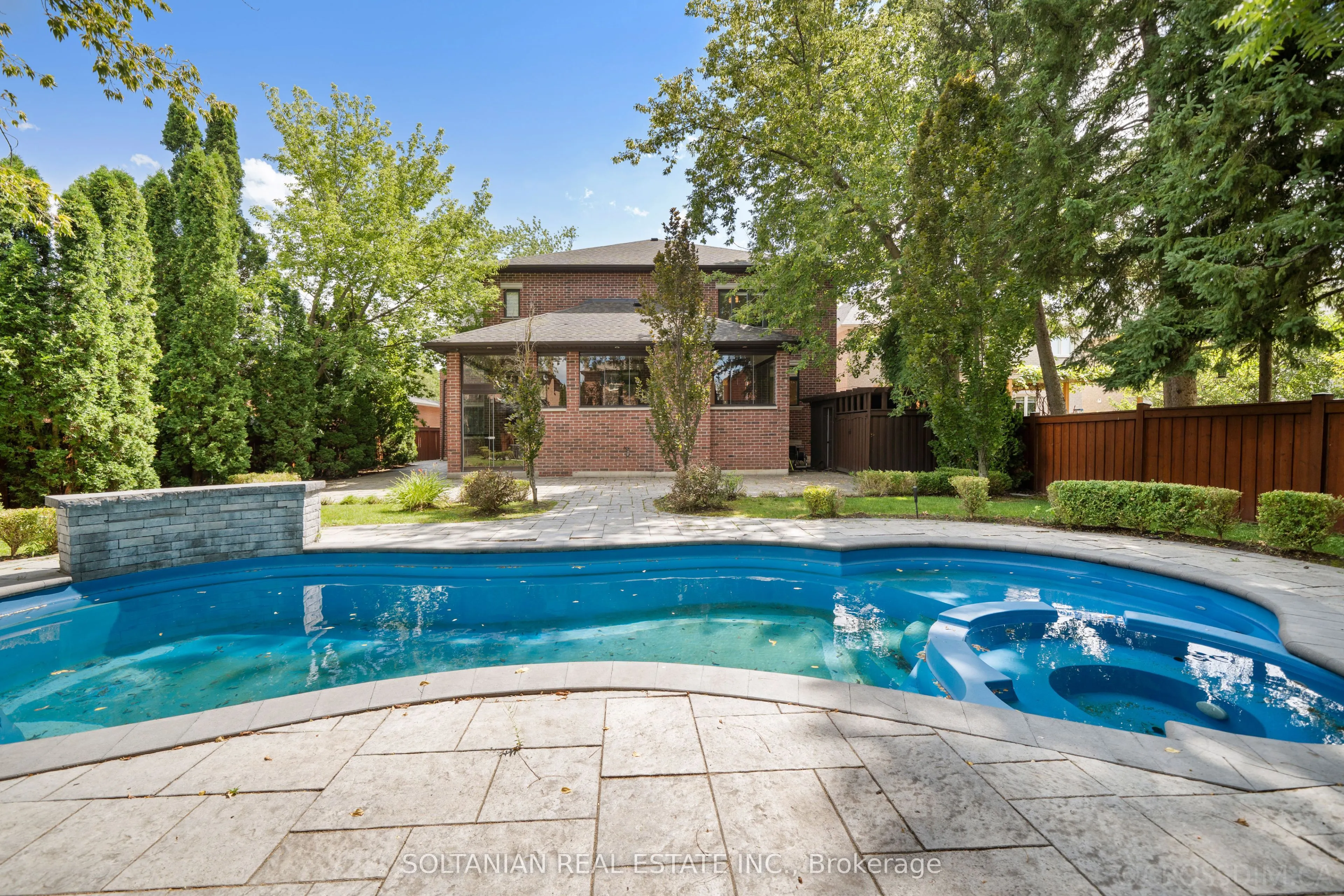 74 Yongehurst Road