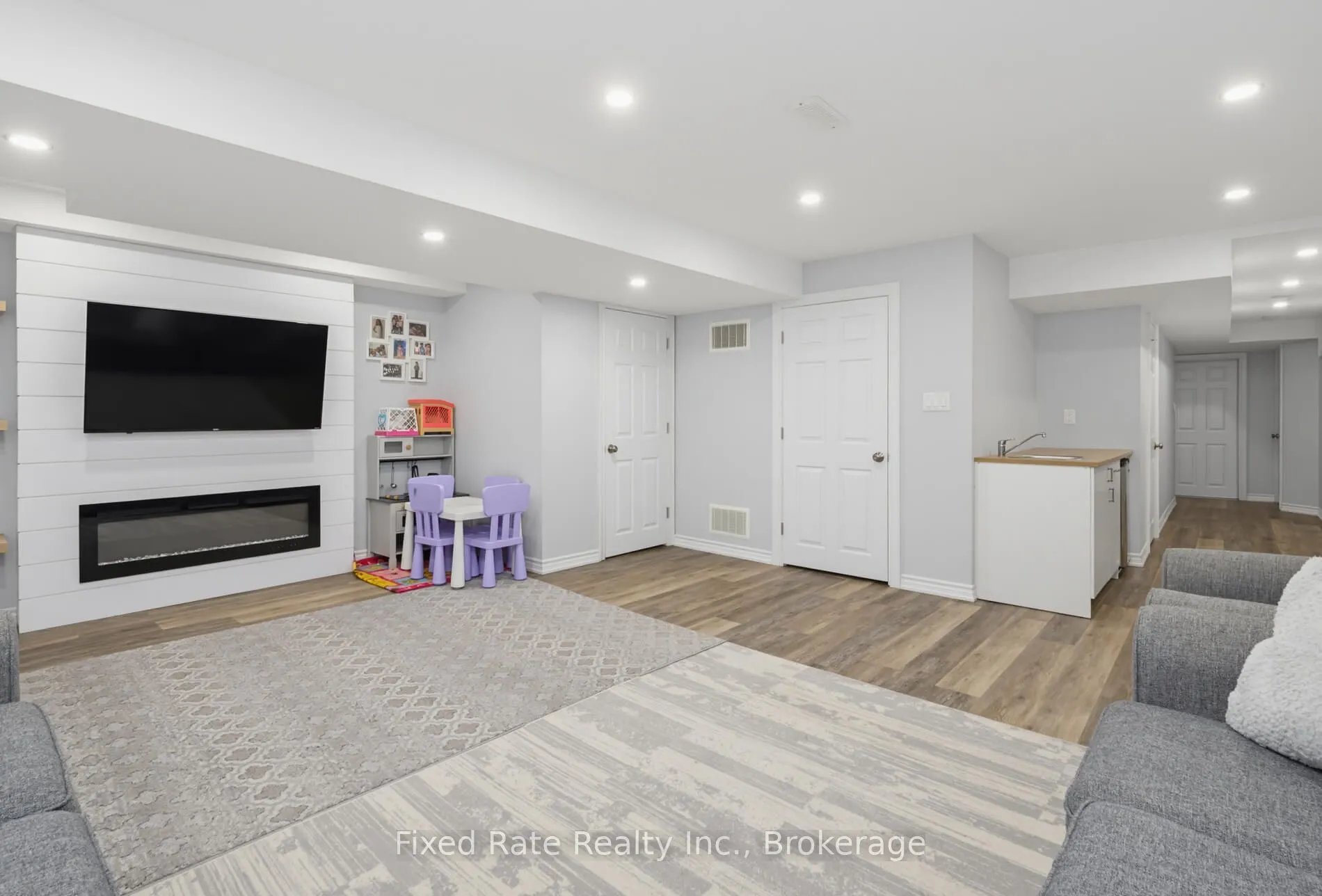 15 Hoard Avenue S