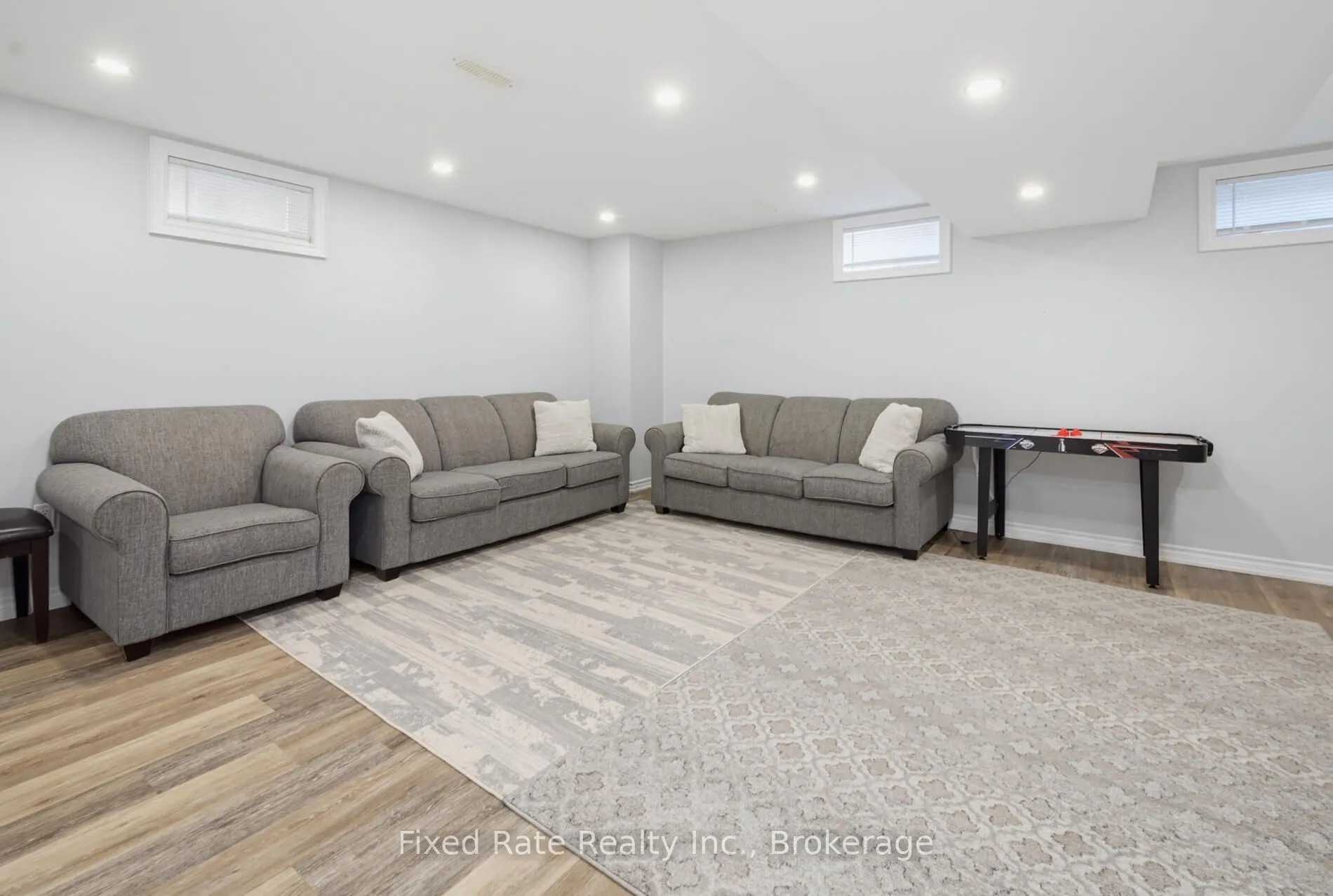 15 Hoard Avenue S