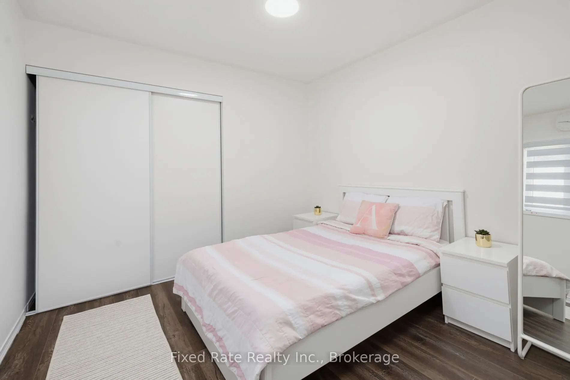 15 Hoard Avenue S