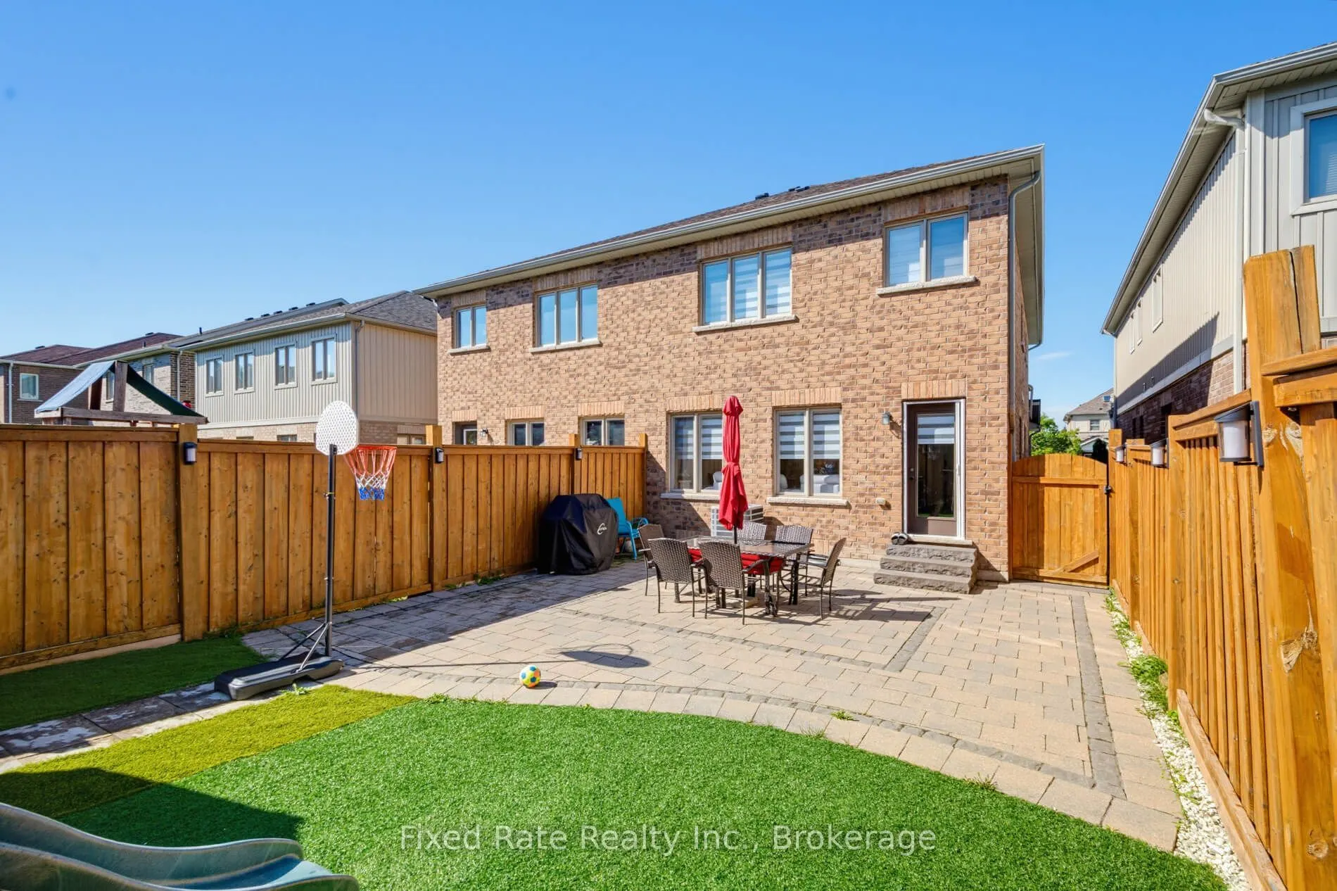 15 Hoard Avenue S