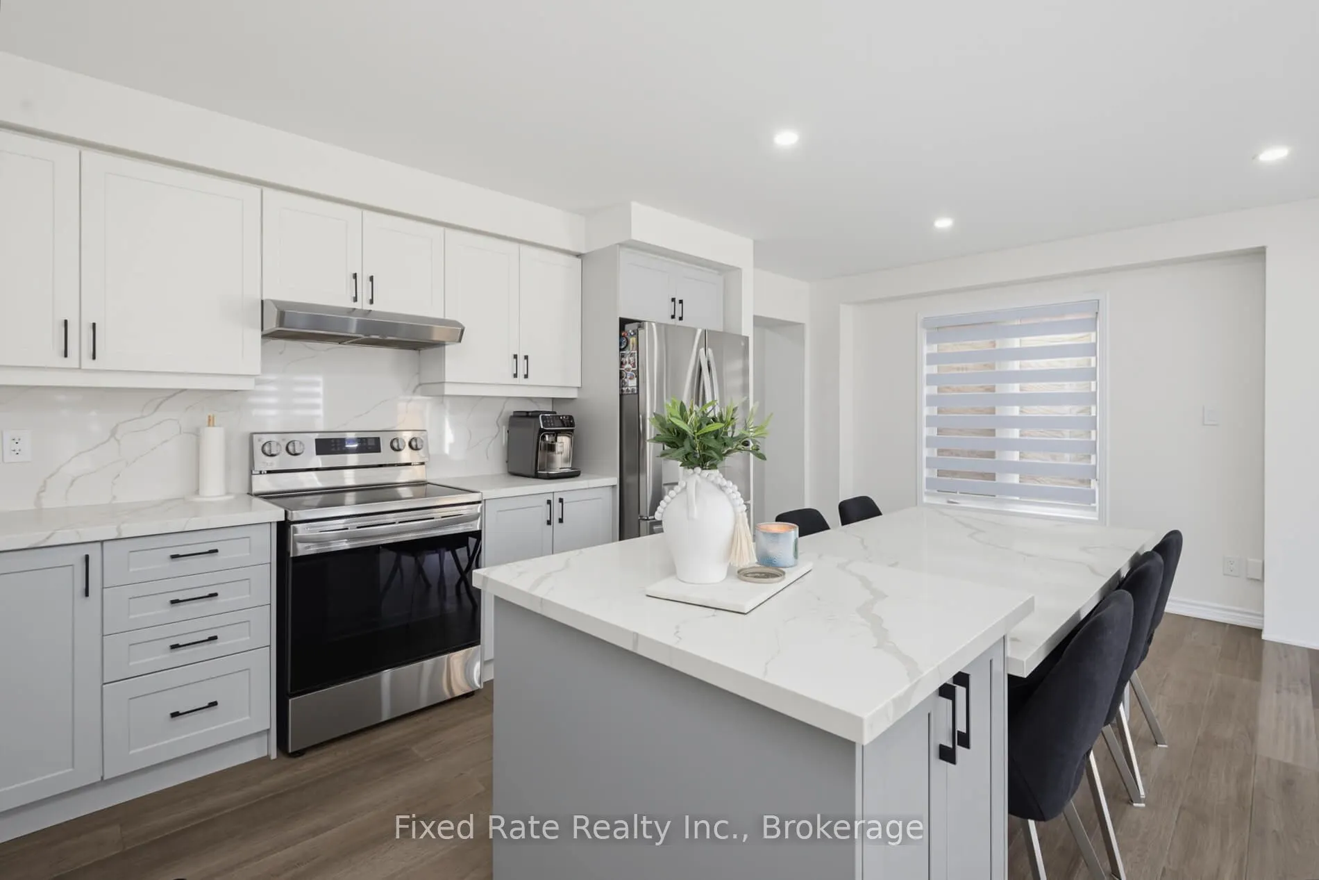 15 Hoard Avenue S