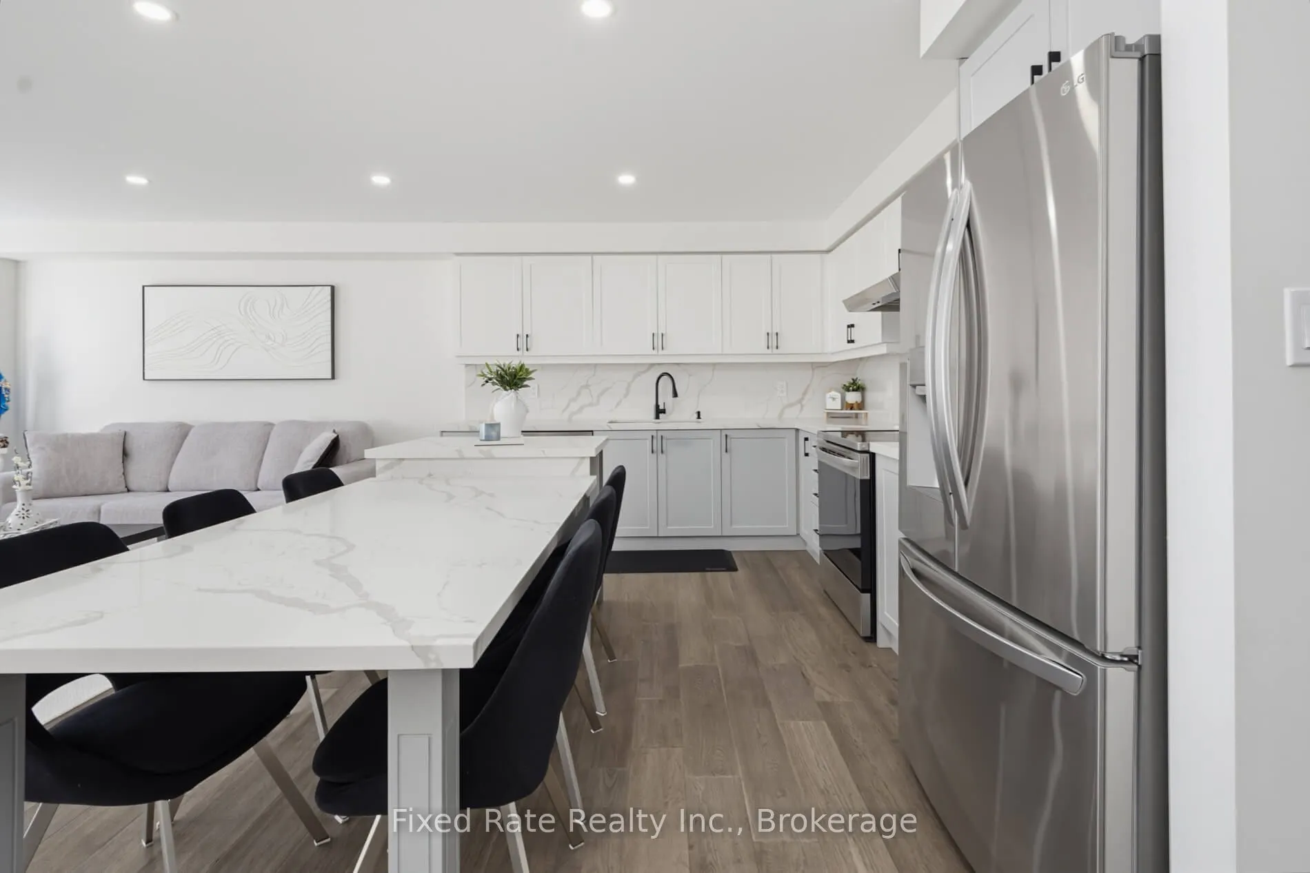 15 Hoard Avenue S