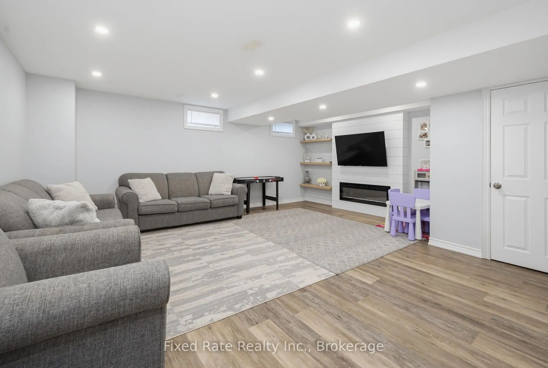 15 Hoard Avenue S