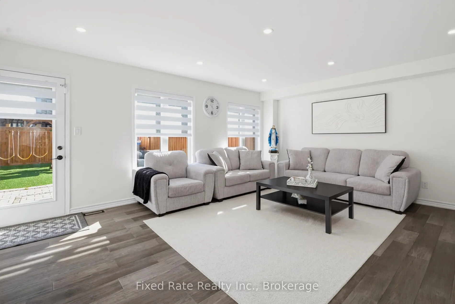 15 Hoard Avenue S
